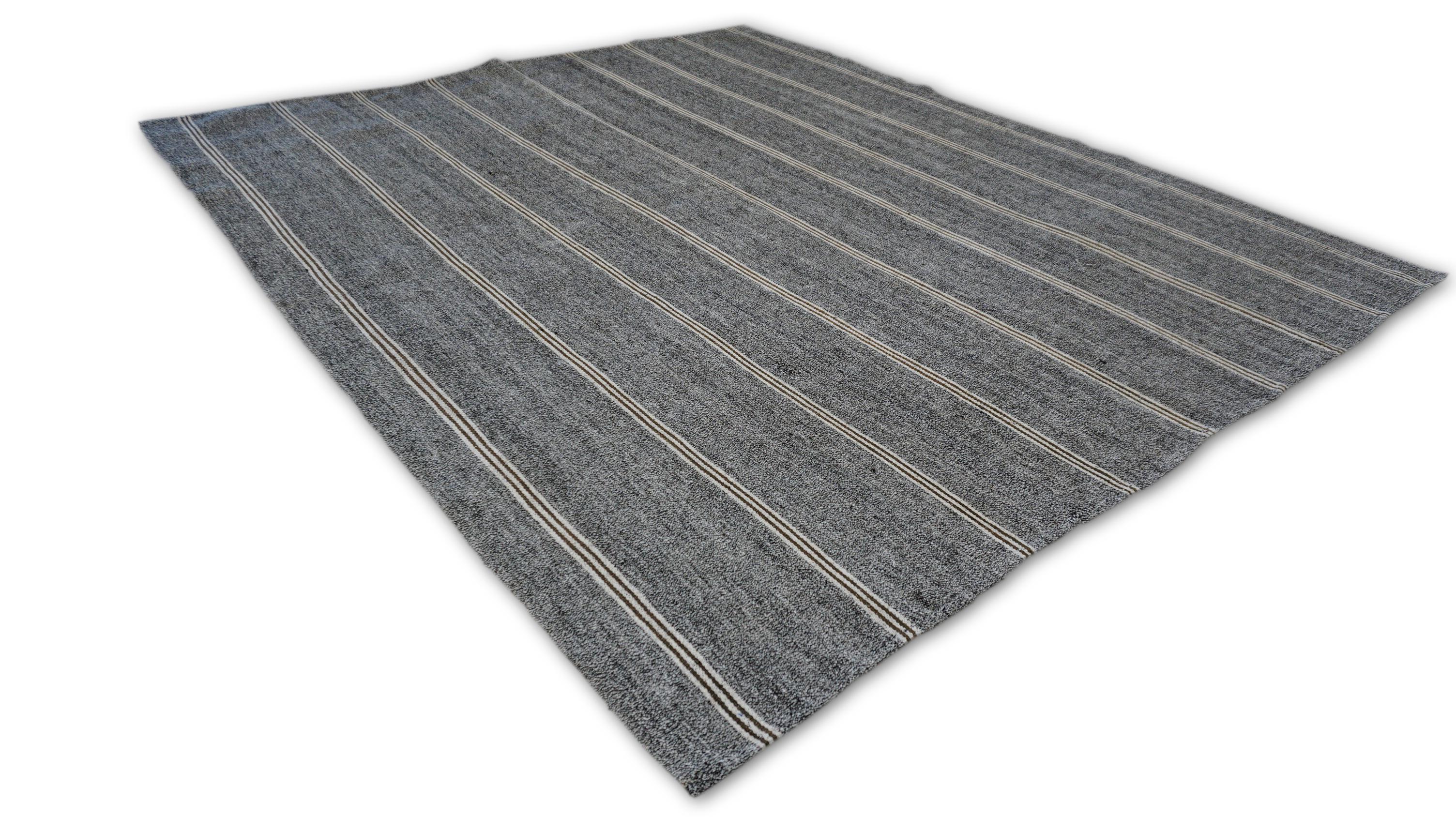 Turco Kilim Hemp d'epoca moderno grigio e marrone avorio a righe 7'6''x8'6'' in vendita