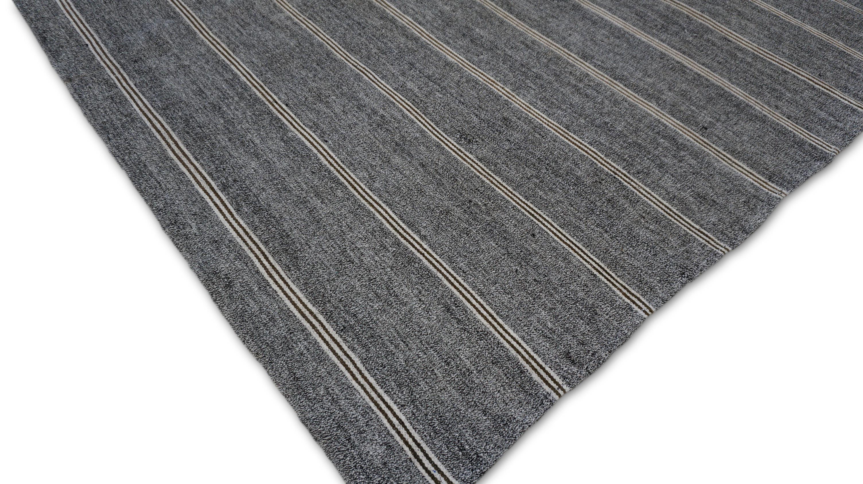 Tessuto a mano Kilim Hemp d'epoca moderno grigio e marrone avorio a righe 7'6''x8'6'' in vendita