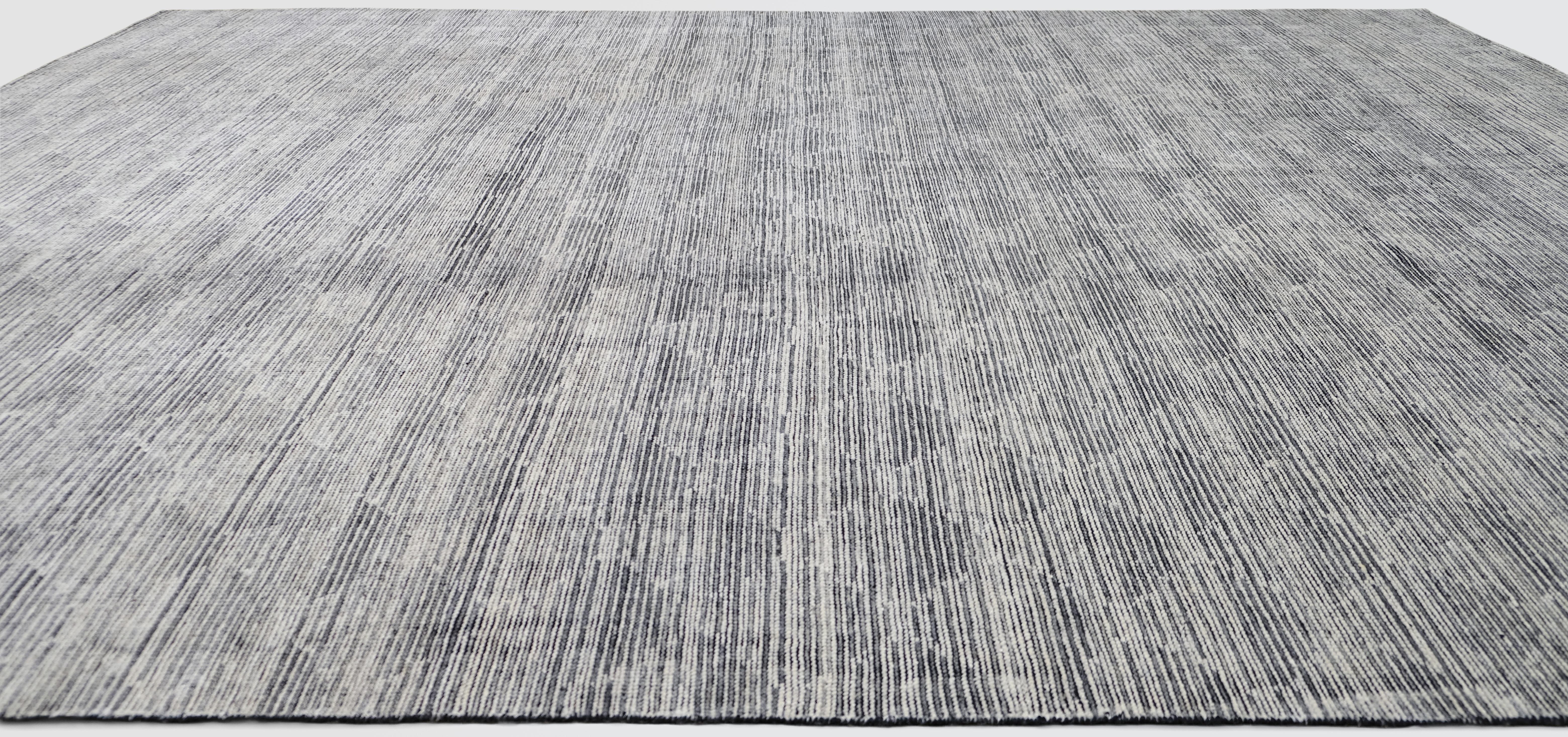 Alfombra moderna de lana anudada a mano gris y marfil 12'x16' Circa 2020 Moderno en venta