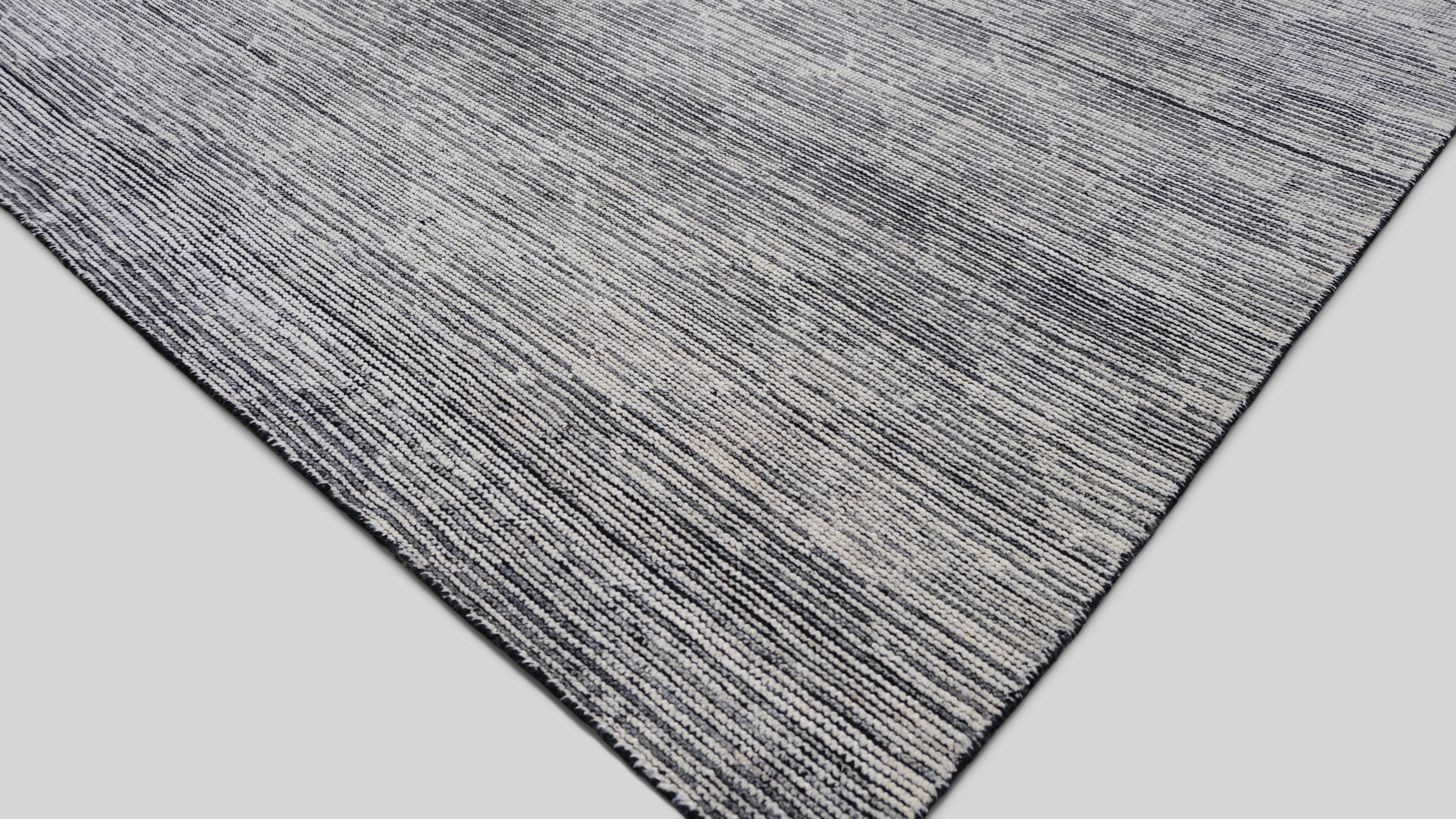 Alfombra moderna de lana anudada a mano gris y marfil 12'x16' Circa 2020 Asiático en venta