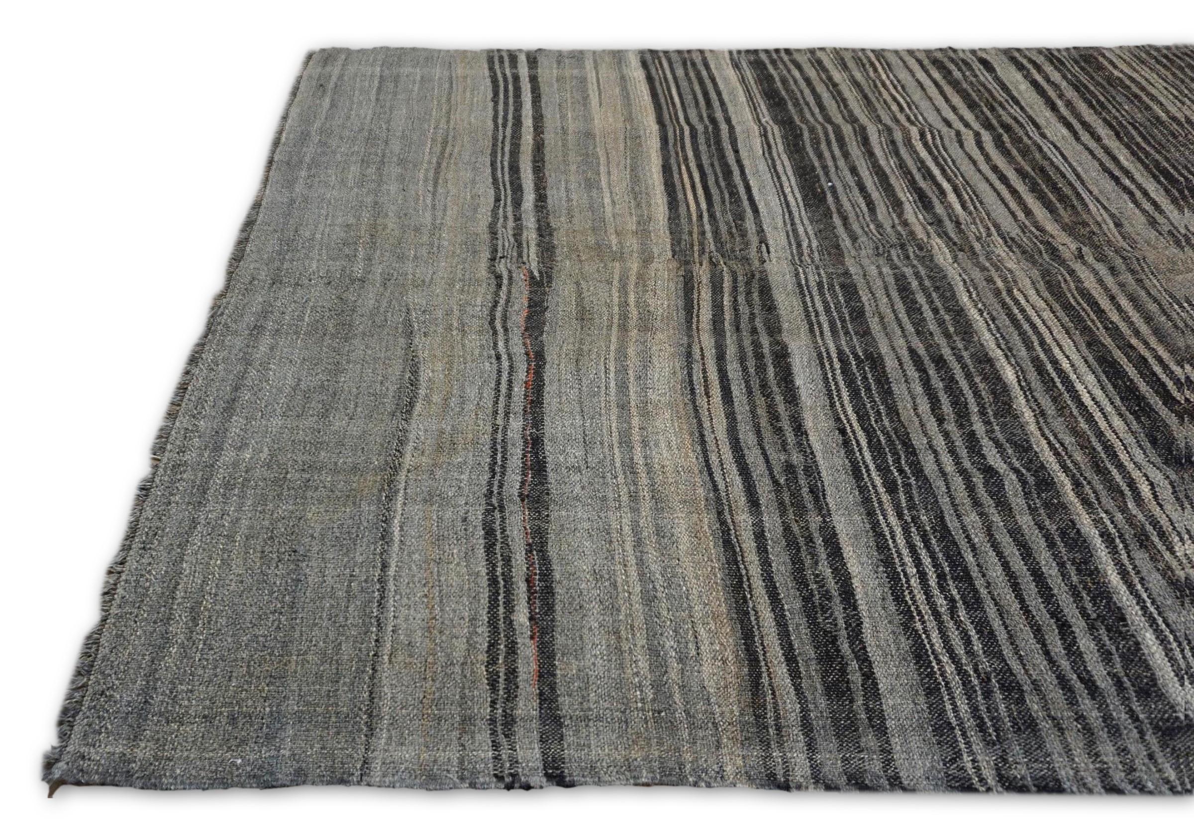 Moderno Kilim moderno in lana a righe grigio, carbone e marrone 5'11''x9'10'' in vendita