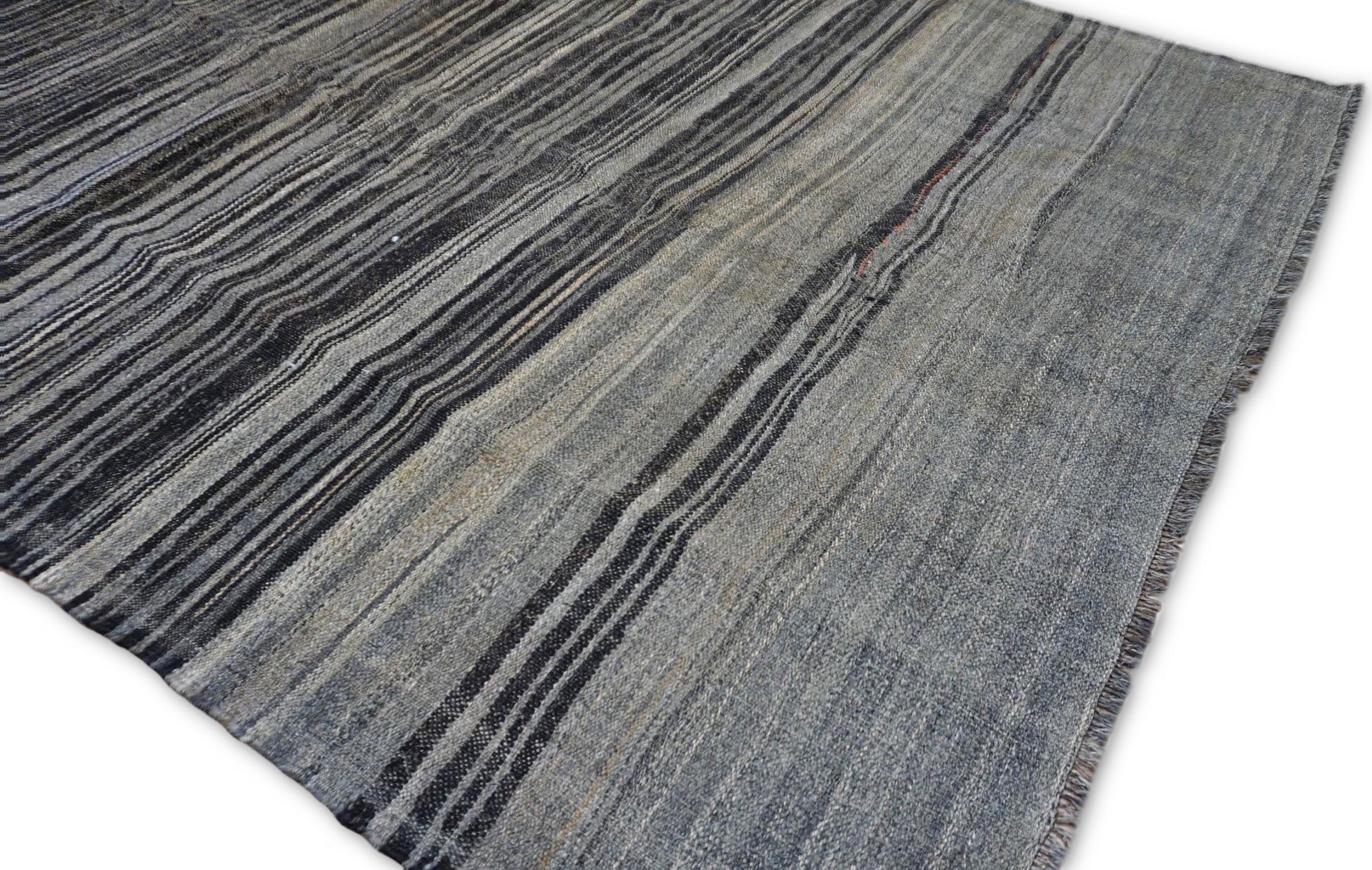 Turco Kilim moderno in lana a righe grigio, carbone e marrone 5'11''x9'10'' in vendita