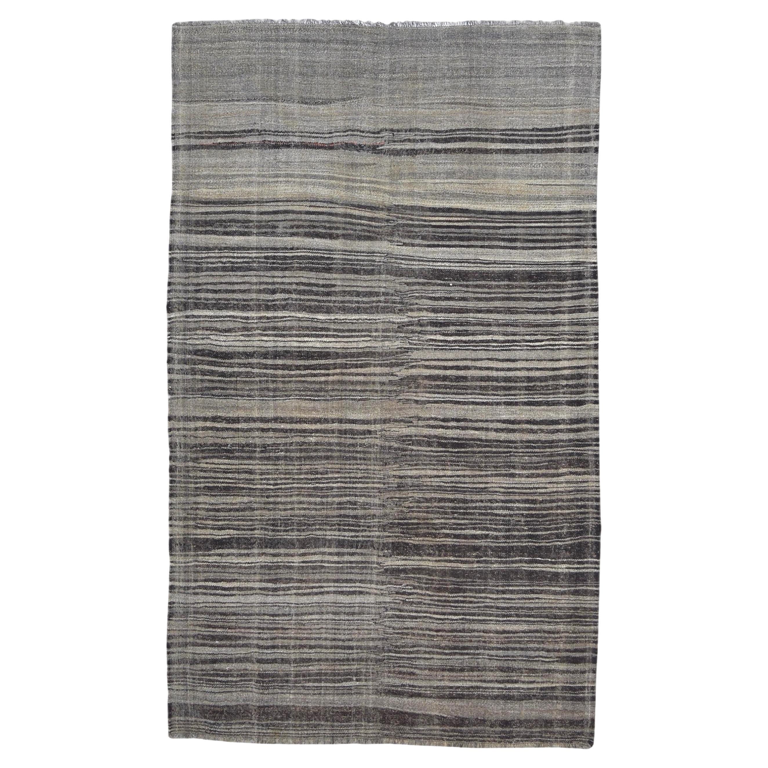 Moderner grauer, anthrazitfarbener und brauner minimalistischer gestreifter Woll-Kilim 5'11''x9'10''