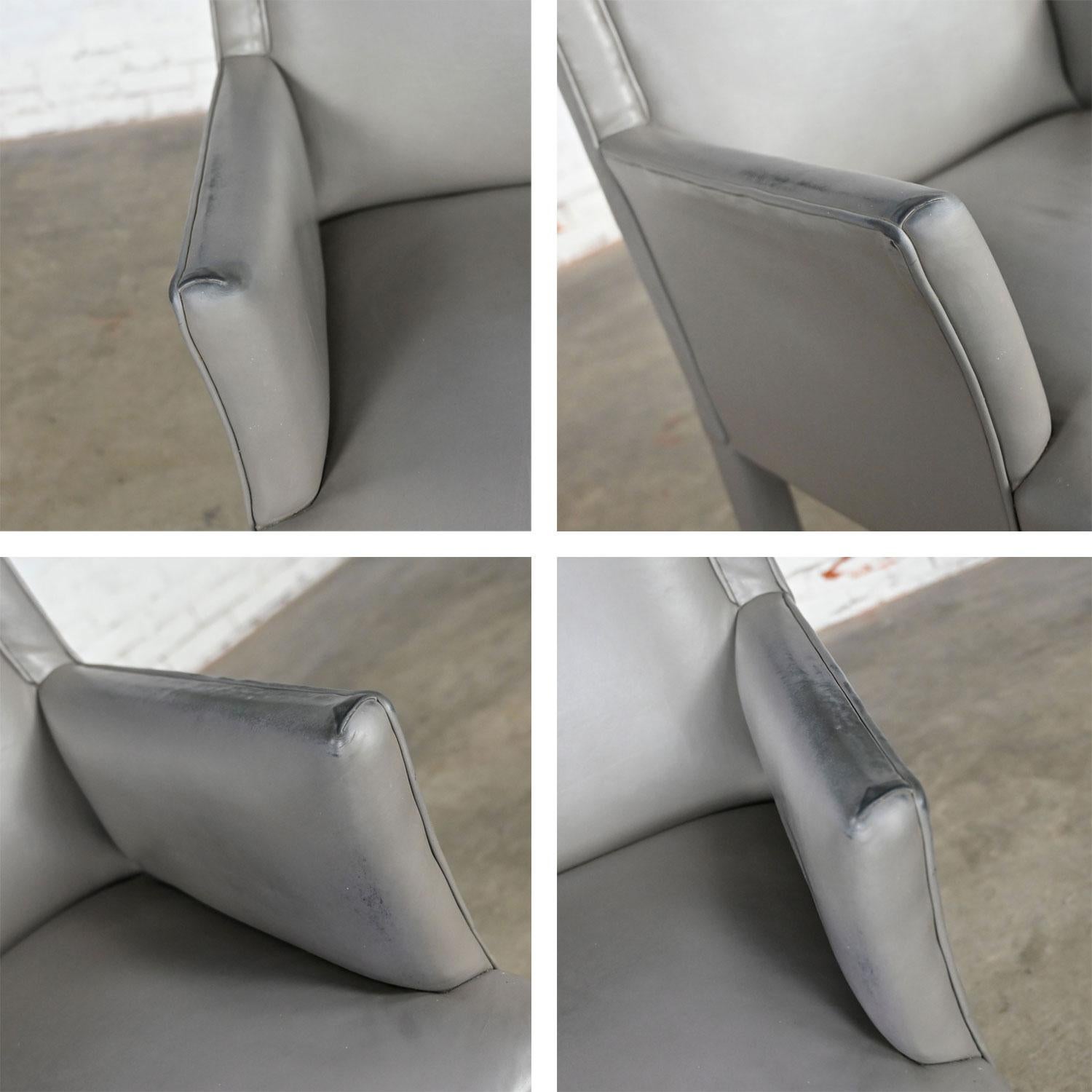 Post Modern Gray Faux Leder Parson's Style Armed Accent Chair auf Rollen im Angebot 3