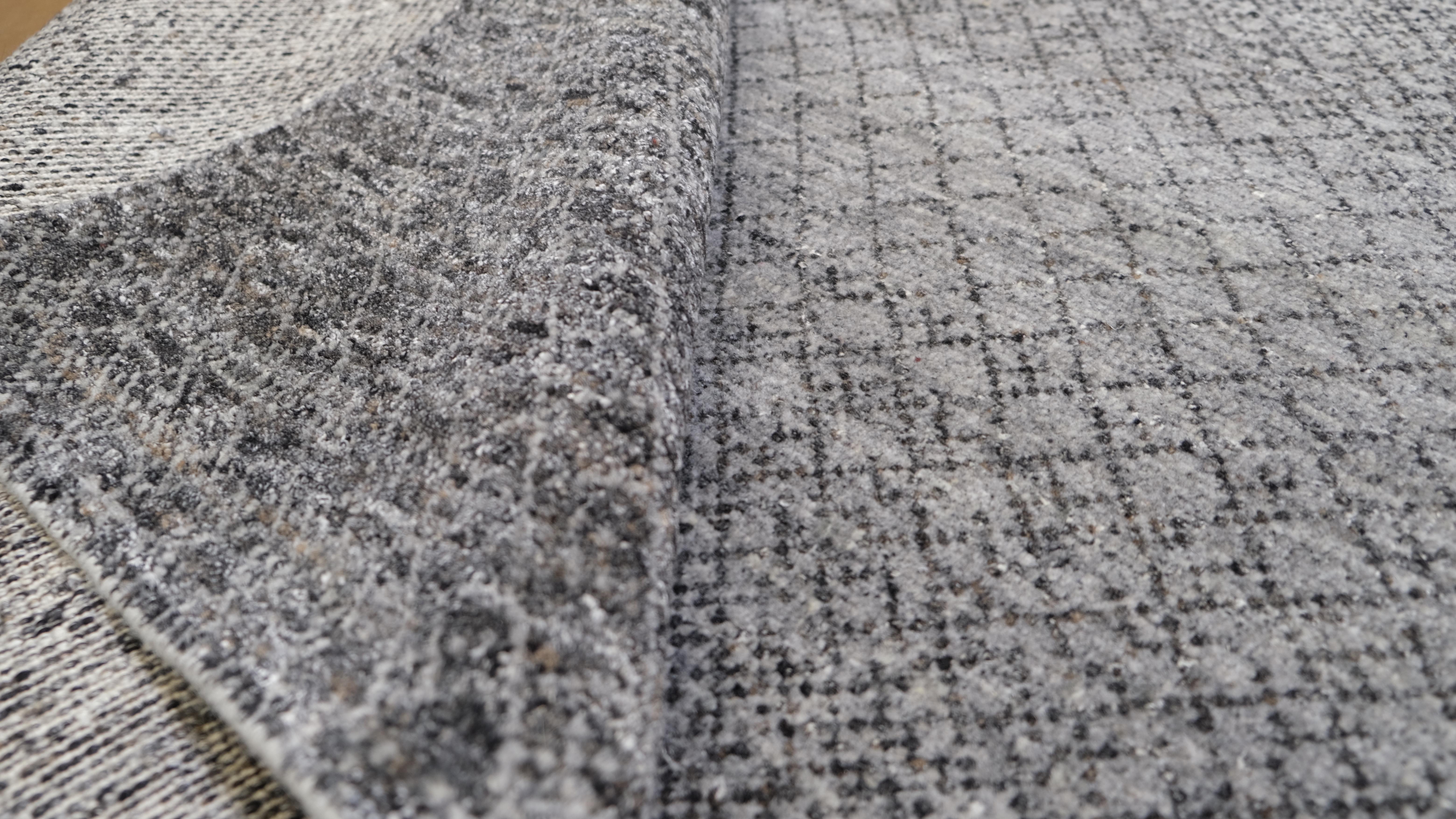 Modern Gray Gradient Diamond Lattice  Wollteppich 8'10''x12'2'' um 2020 im Zustand „Neu“ im Angebot in Torrance, CA