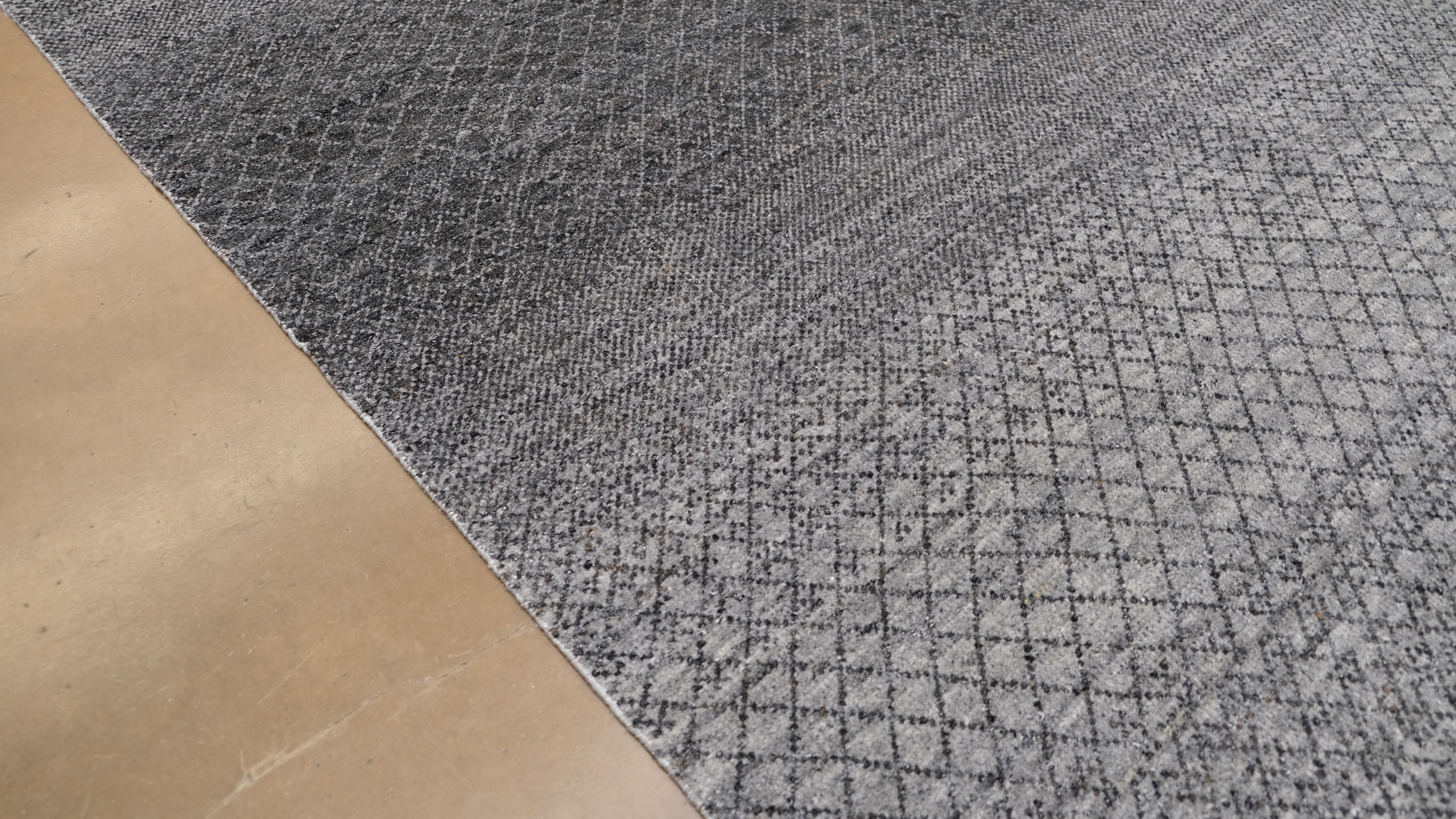 Modern Gray Gradient Diamond Lattice  Wollteppich 8'10''x12'2'' um 2020 (21. Jahrhundert und zeitgenössisch) im Angebot