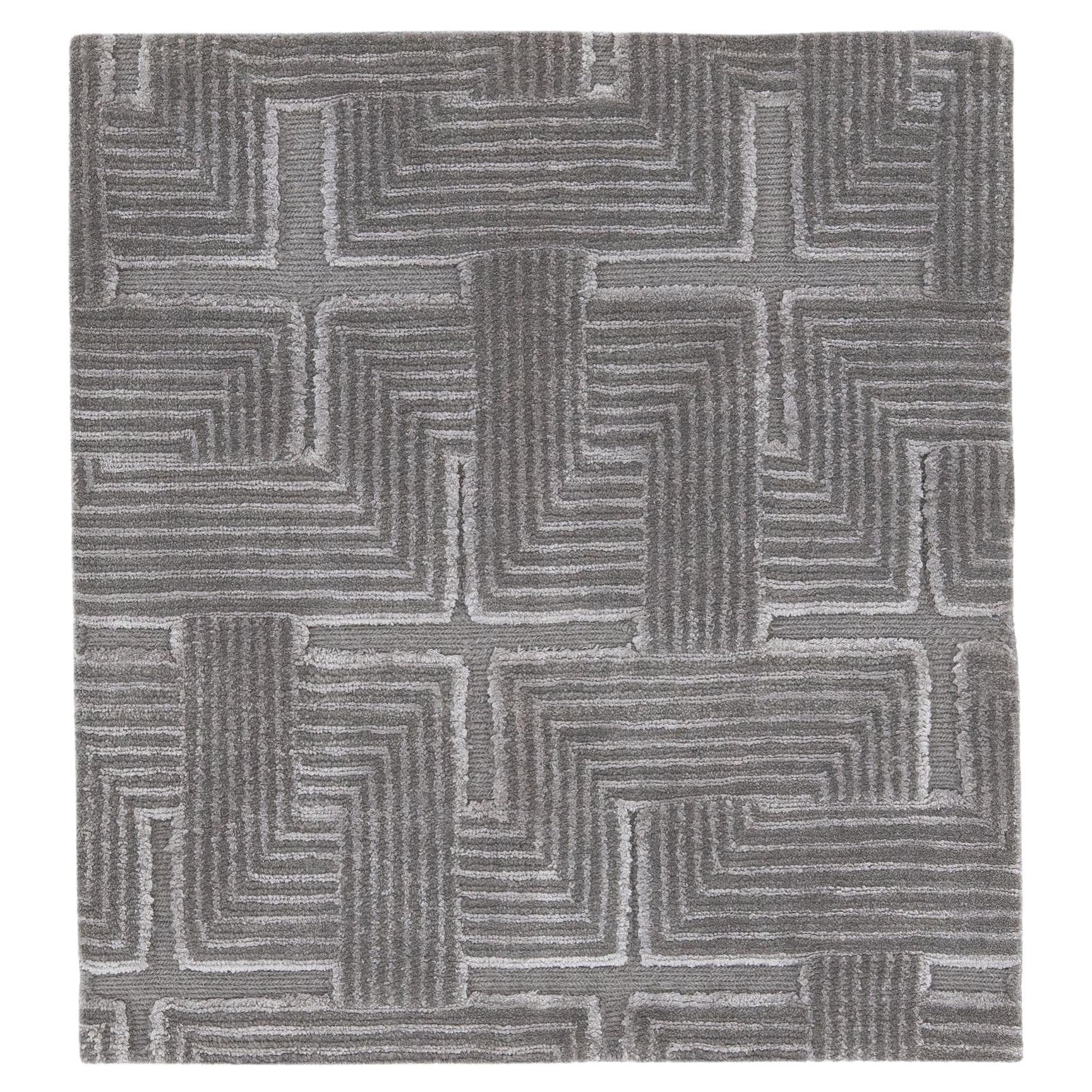 Moderner grauer handgefertigter, geometrischer und strukturierter Wollteppich