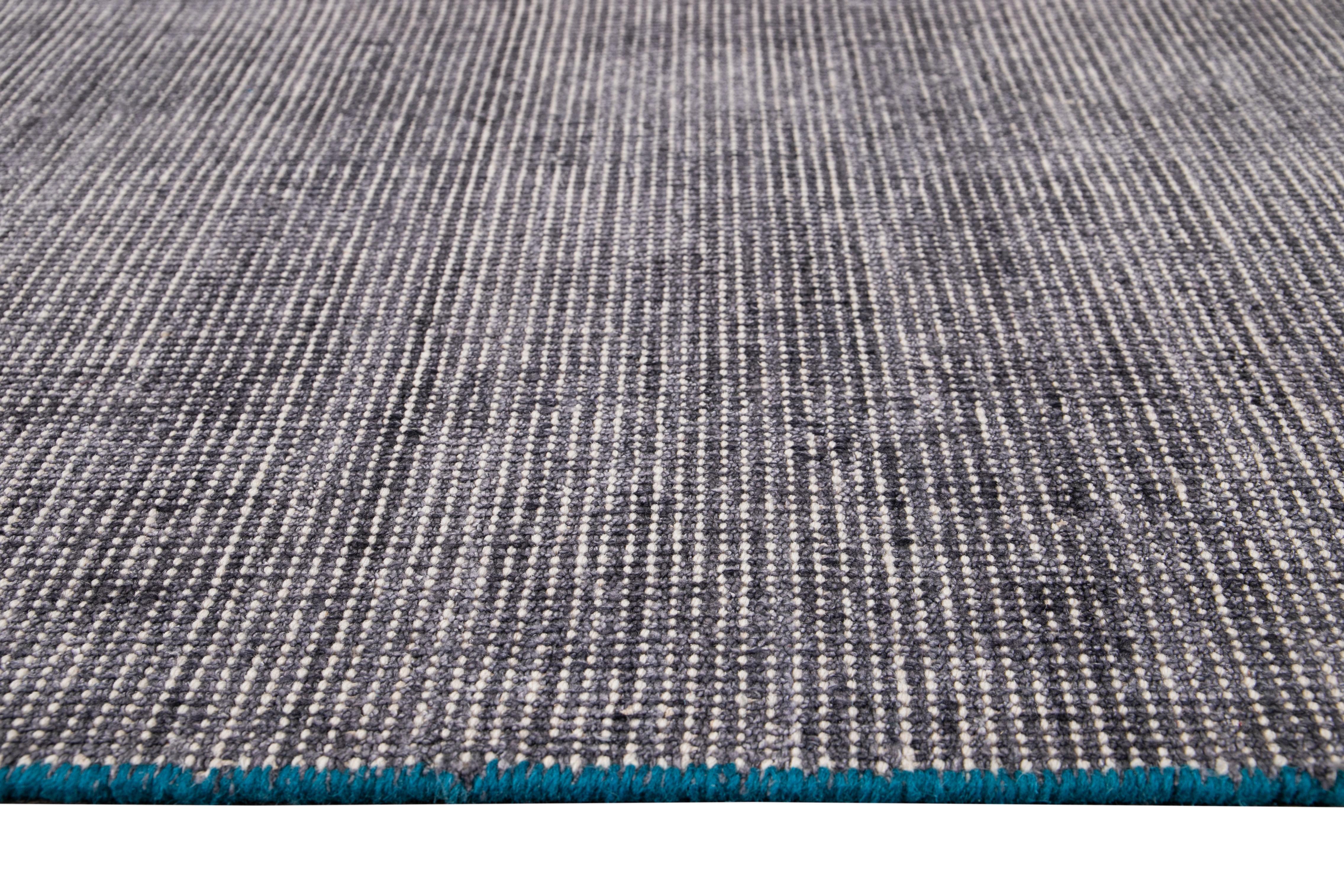 Modern Gray Indian Loop/Cut Wool Rug Handmade By Apadana (Moderne) im Angebot