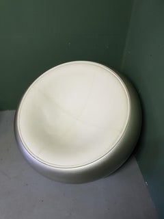 Modern Gray Metallic Fiberglass Swivel Design Bucket Seat with White Leather