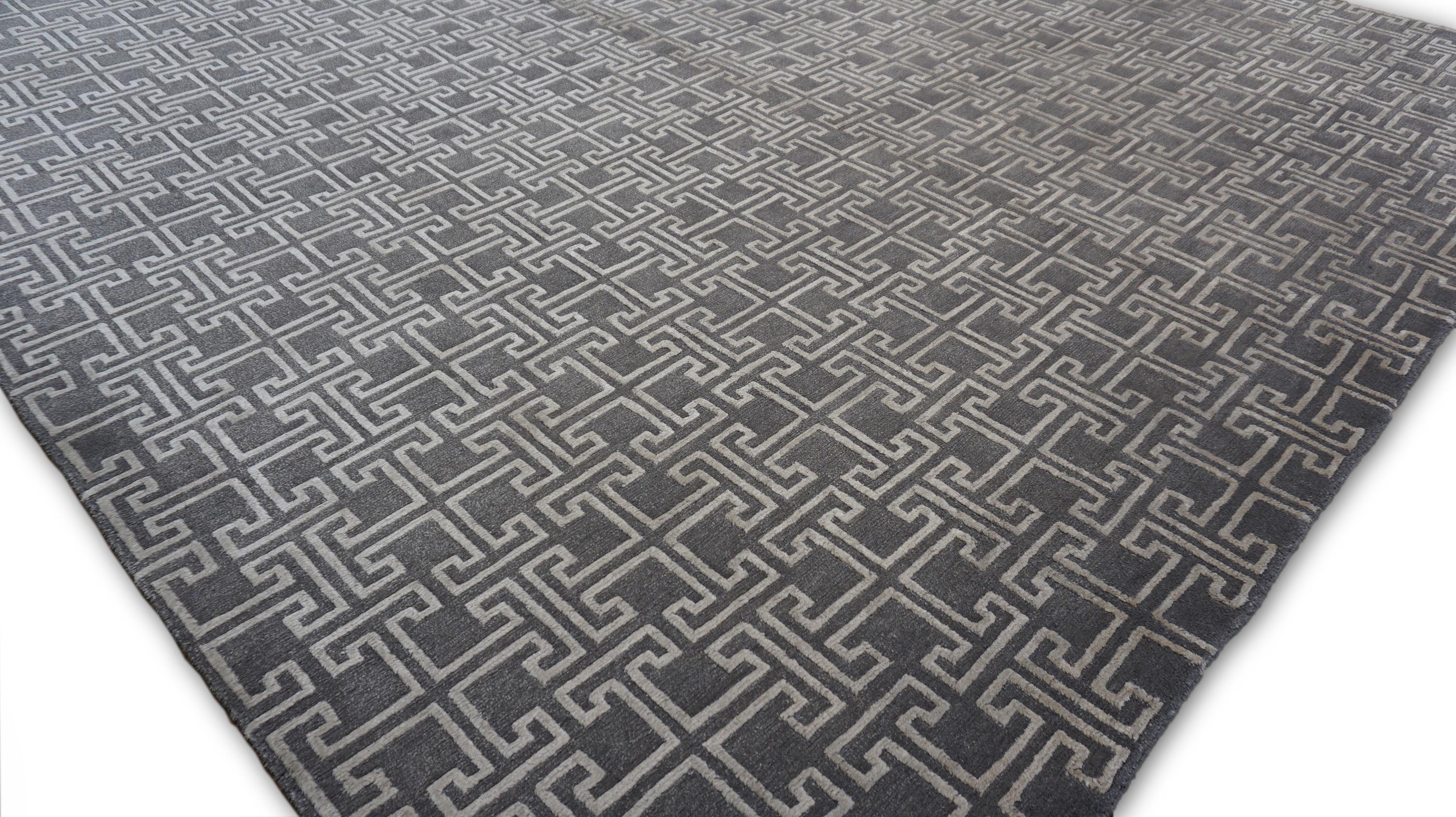 Moderner grau-silberner Maze-Teppich aus gemusterter Wollmischung 10'2''x13'1'' im Zustand „Neu“ im Angebot in Torrance, CA
