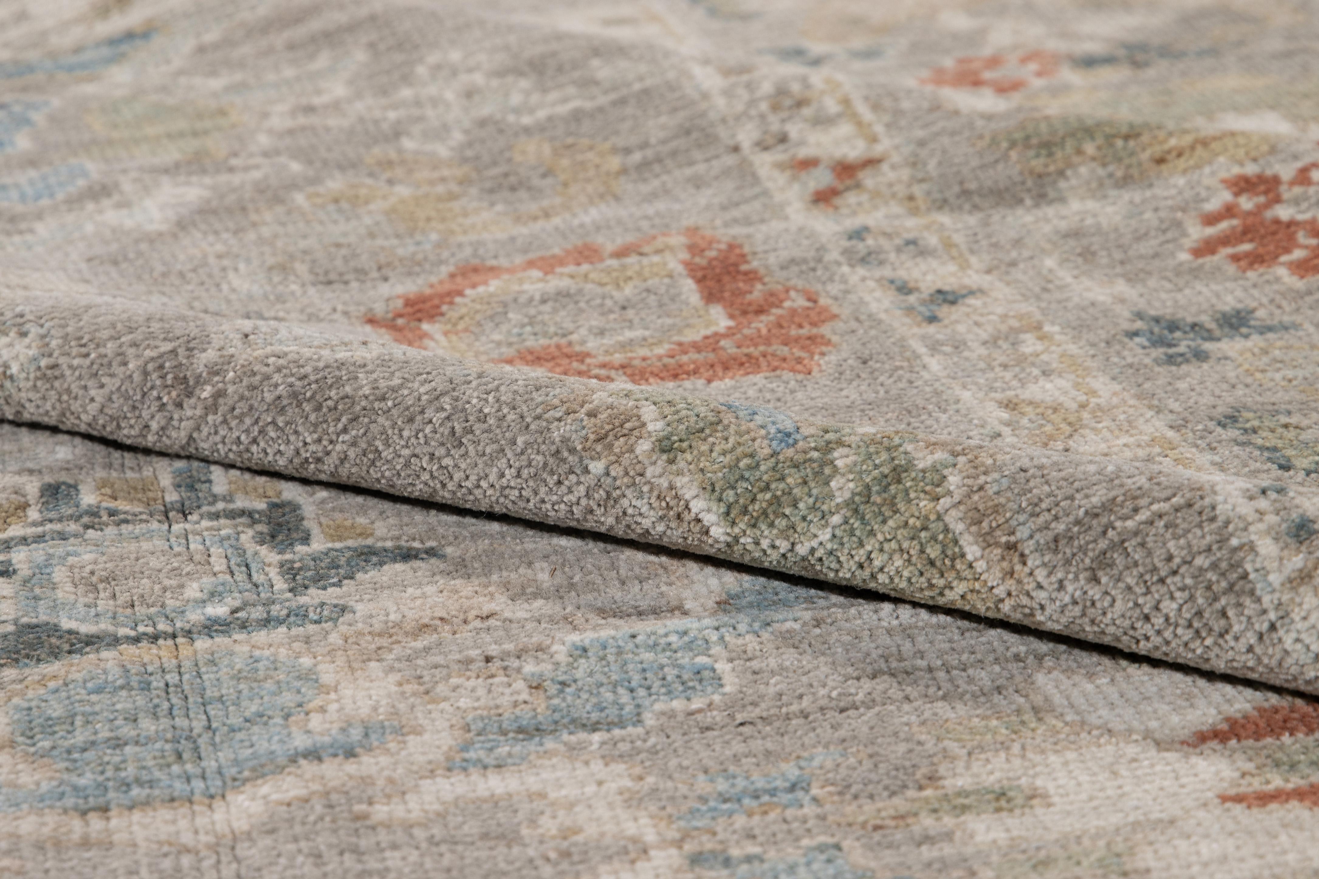 Moderner moderner grauer handgefertigter Sultanabad-Wollteppich mit Blumenmuster im Zustand „Neu“ im Angebot in Norwalk, CT