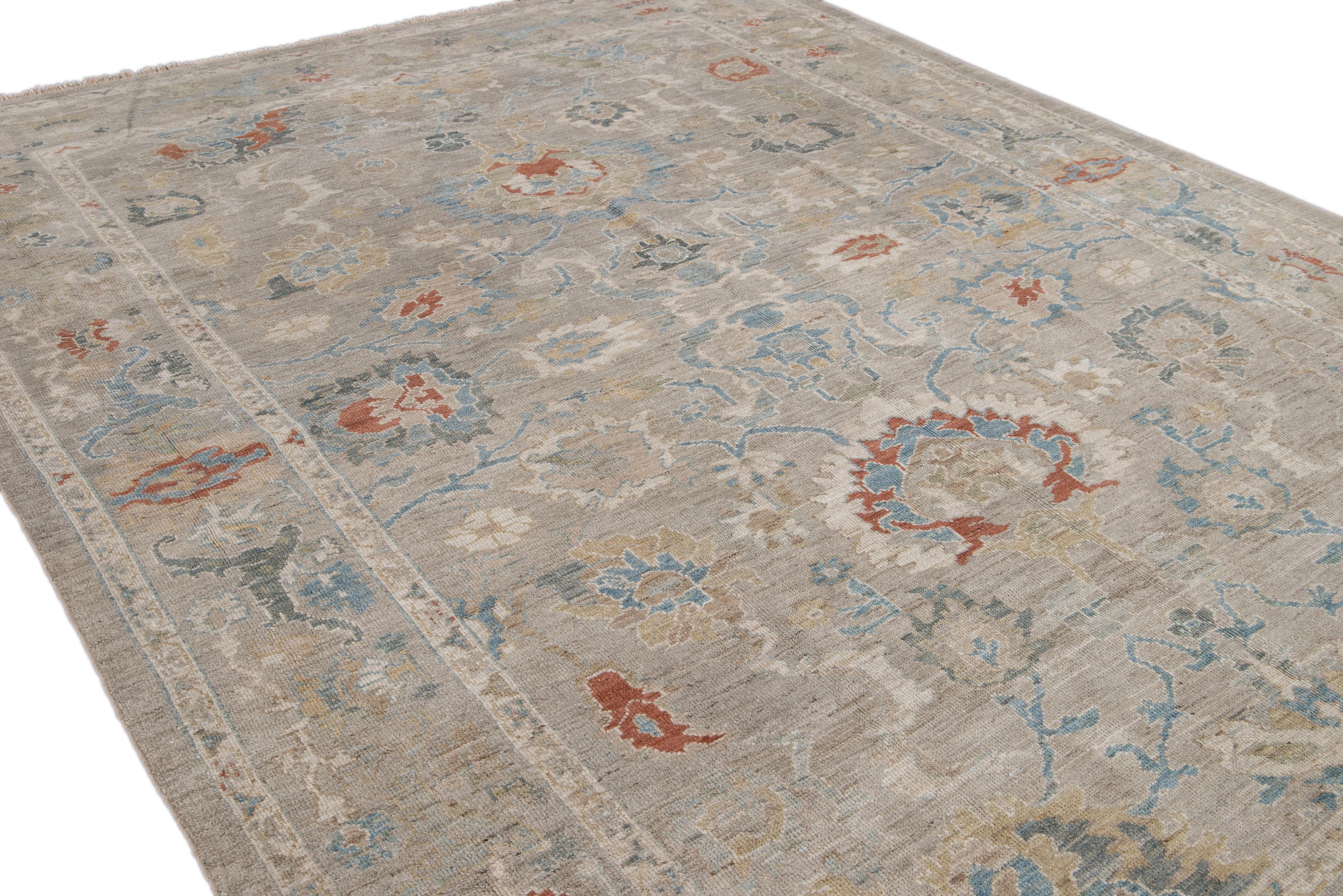 Moderner moderner grauer handgefertigter Sultanabad-Wollteppich mit Blumenmuster im Angebot 1