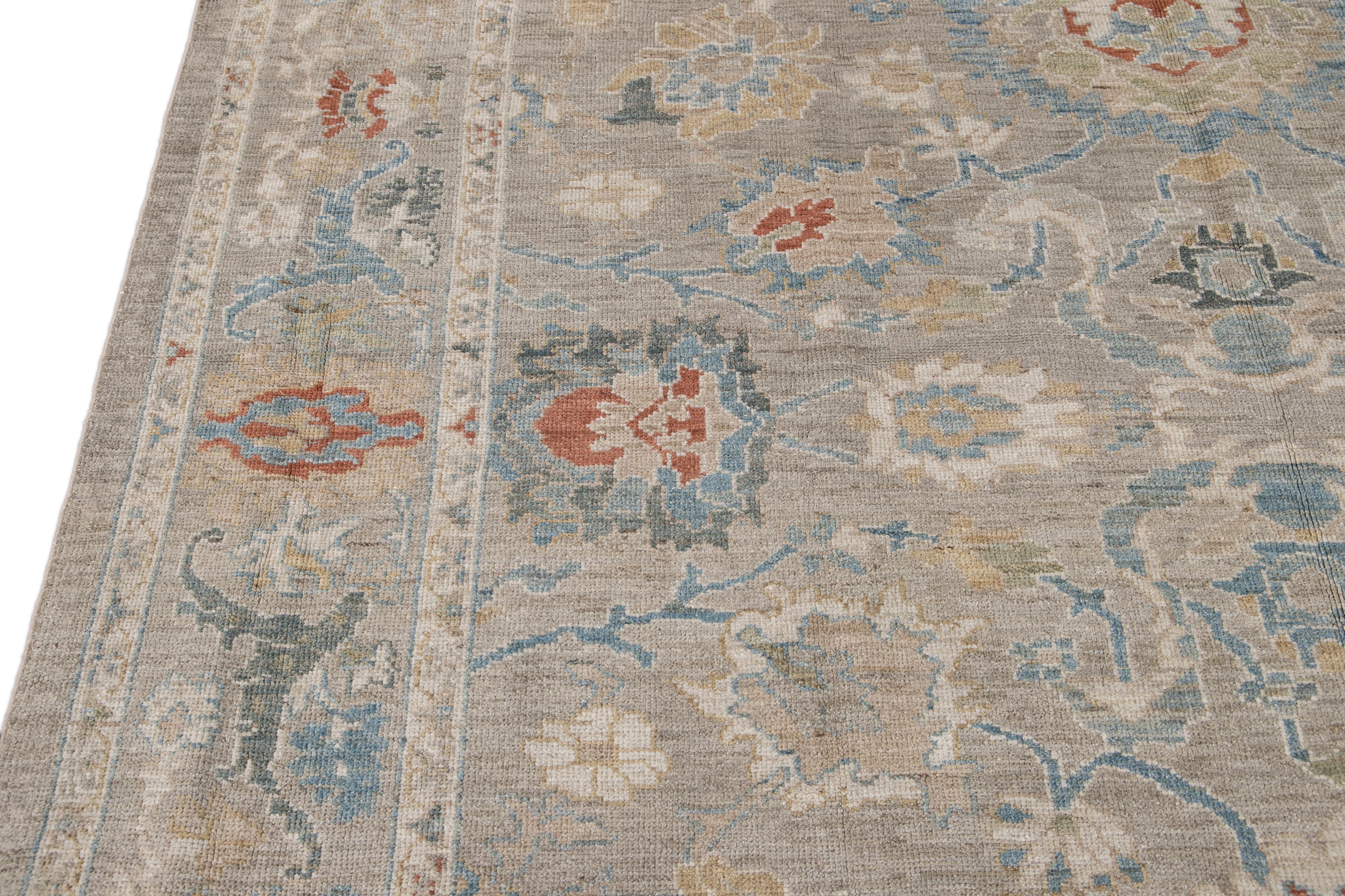 Moderner moderner grauer handgefertigter Sultanabad-Wollteppich mit Blumenmuster im Angebot 2
