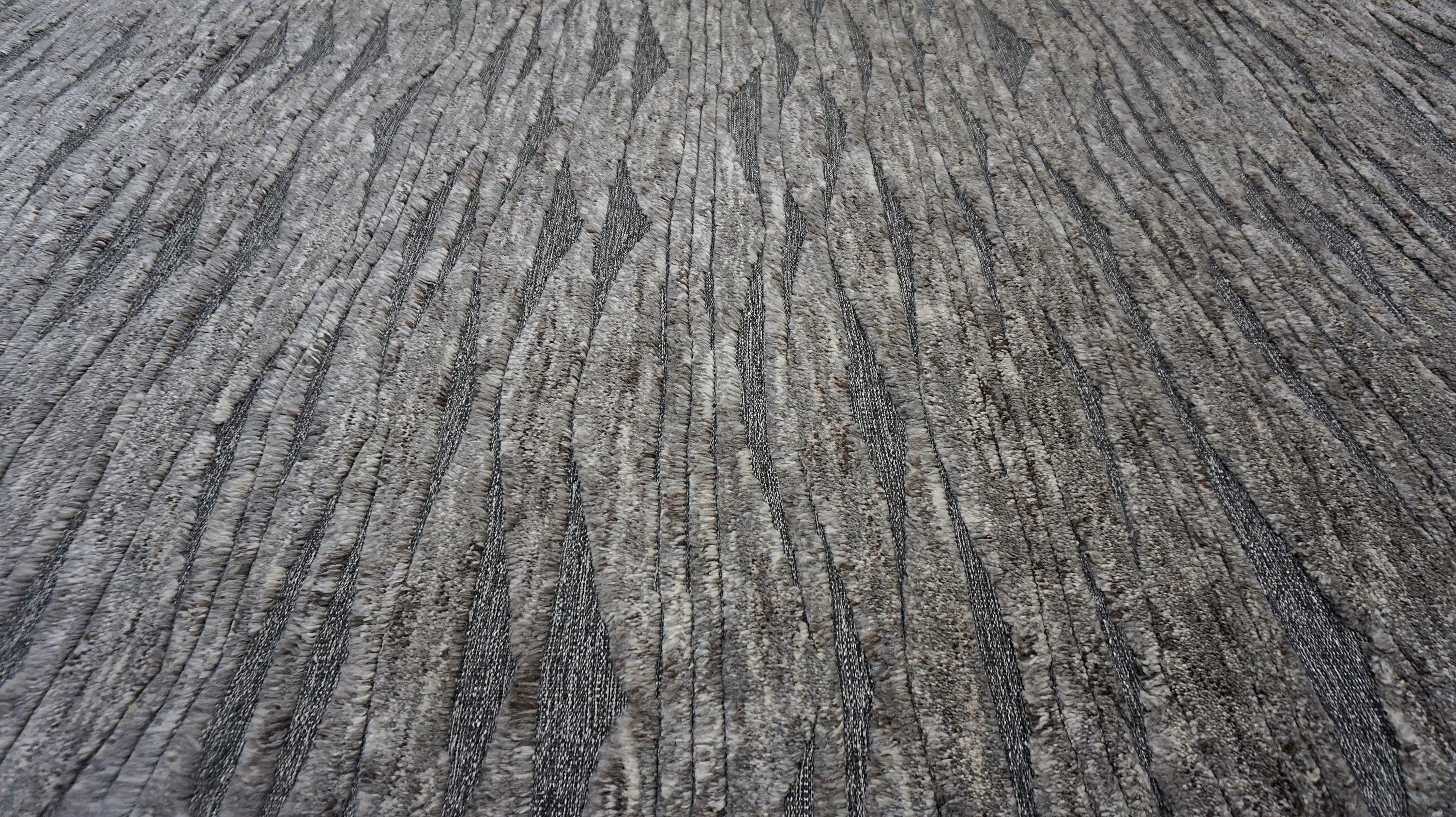 XXIe siècle et contemporain Tapis moderne en laine texturée gris taupe 9'11''x14'' en vente