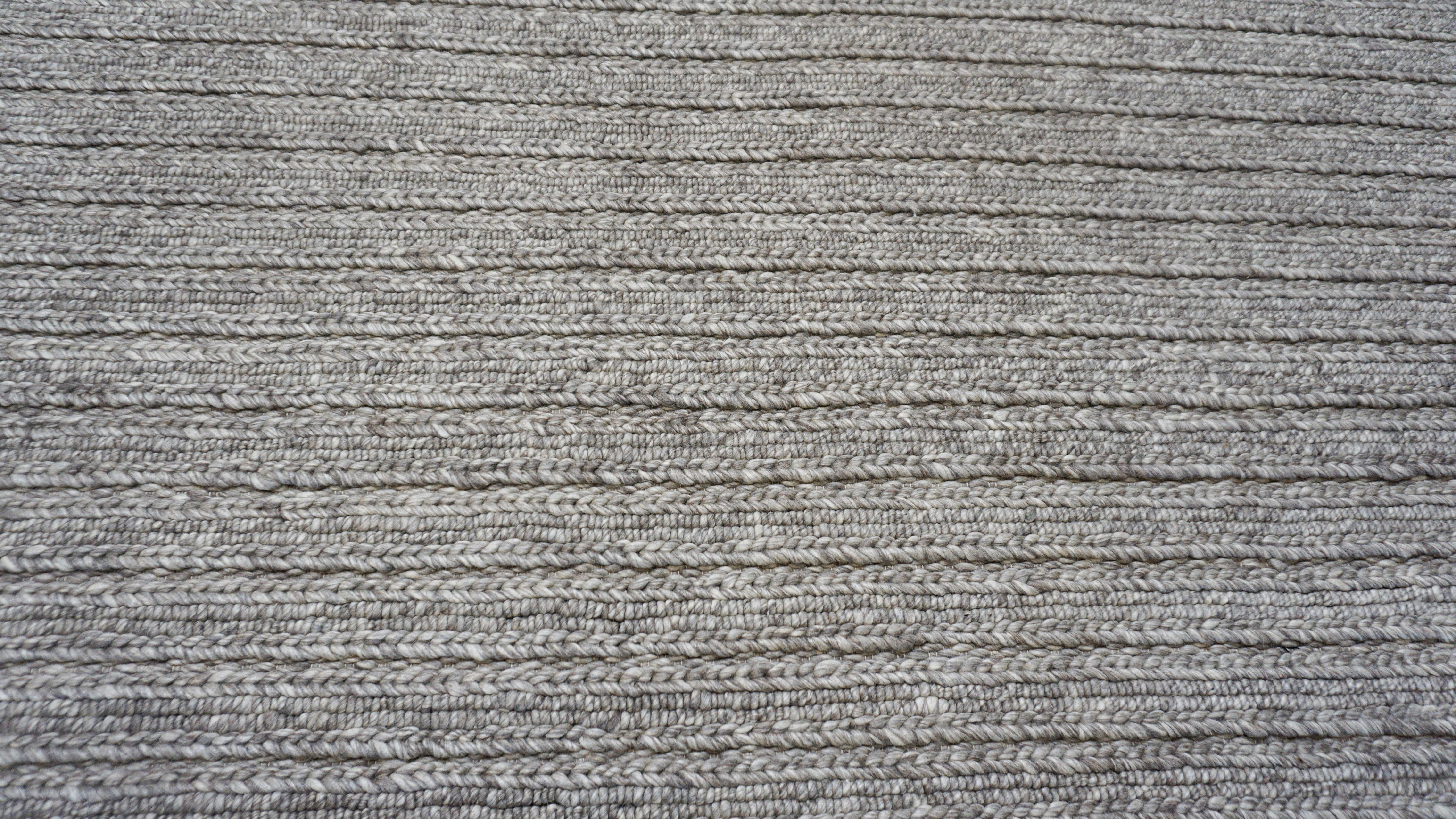 Modern Gray Textured Hand-Knotted Wool Rug 9'x12' For Sale 3