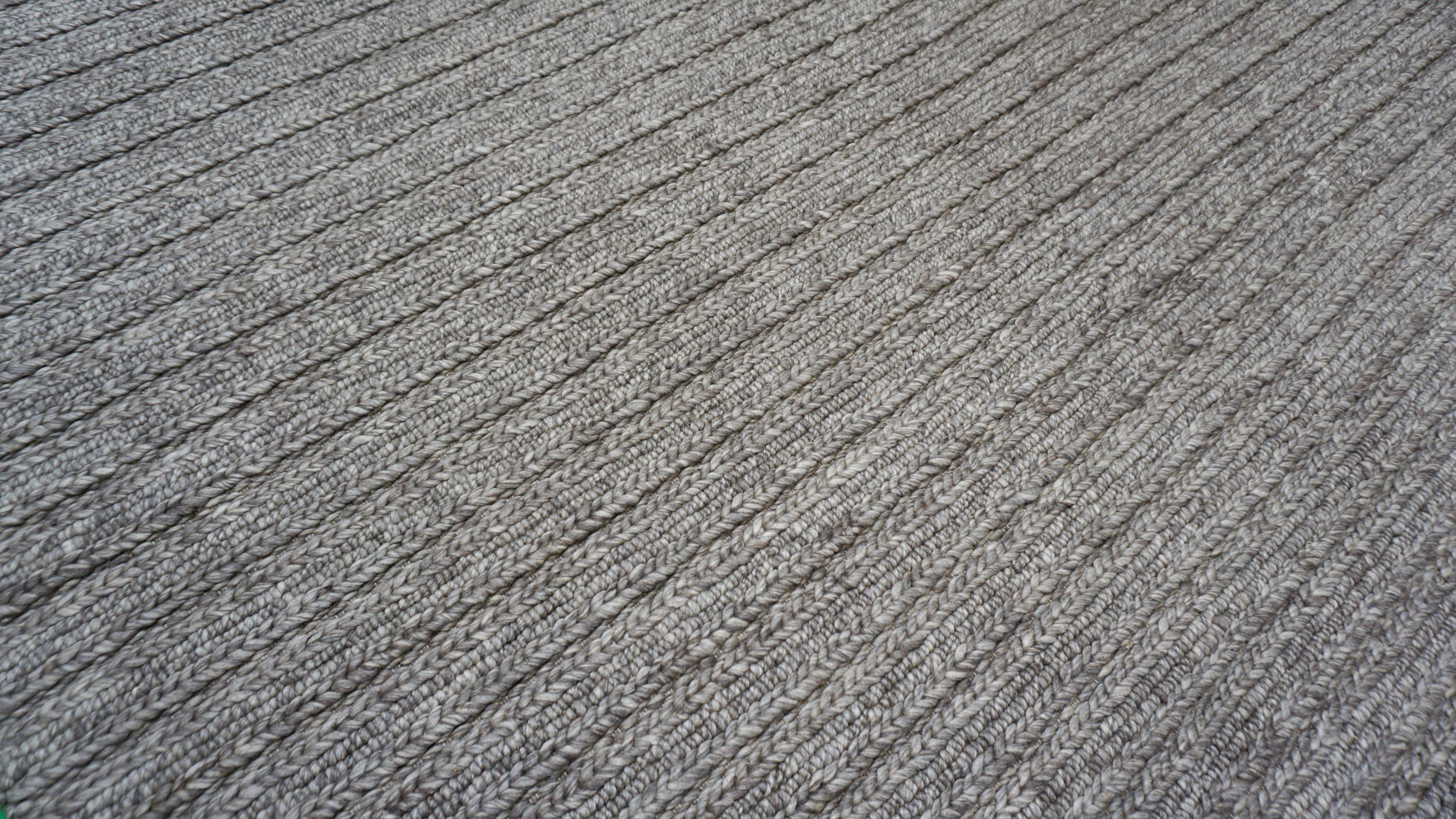 Modern Gray Textured Hand-Knotted Wool Rug 9'x12' For Sale 4
