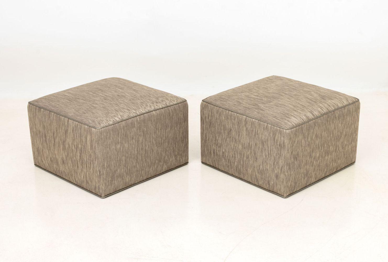 XXIe siècle et contemporain Pouf moderne en tissu gris, paire en vente