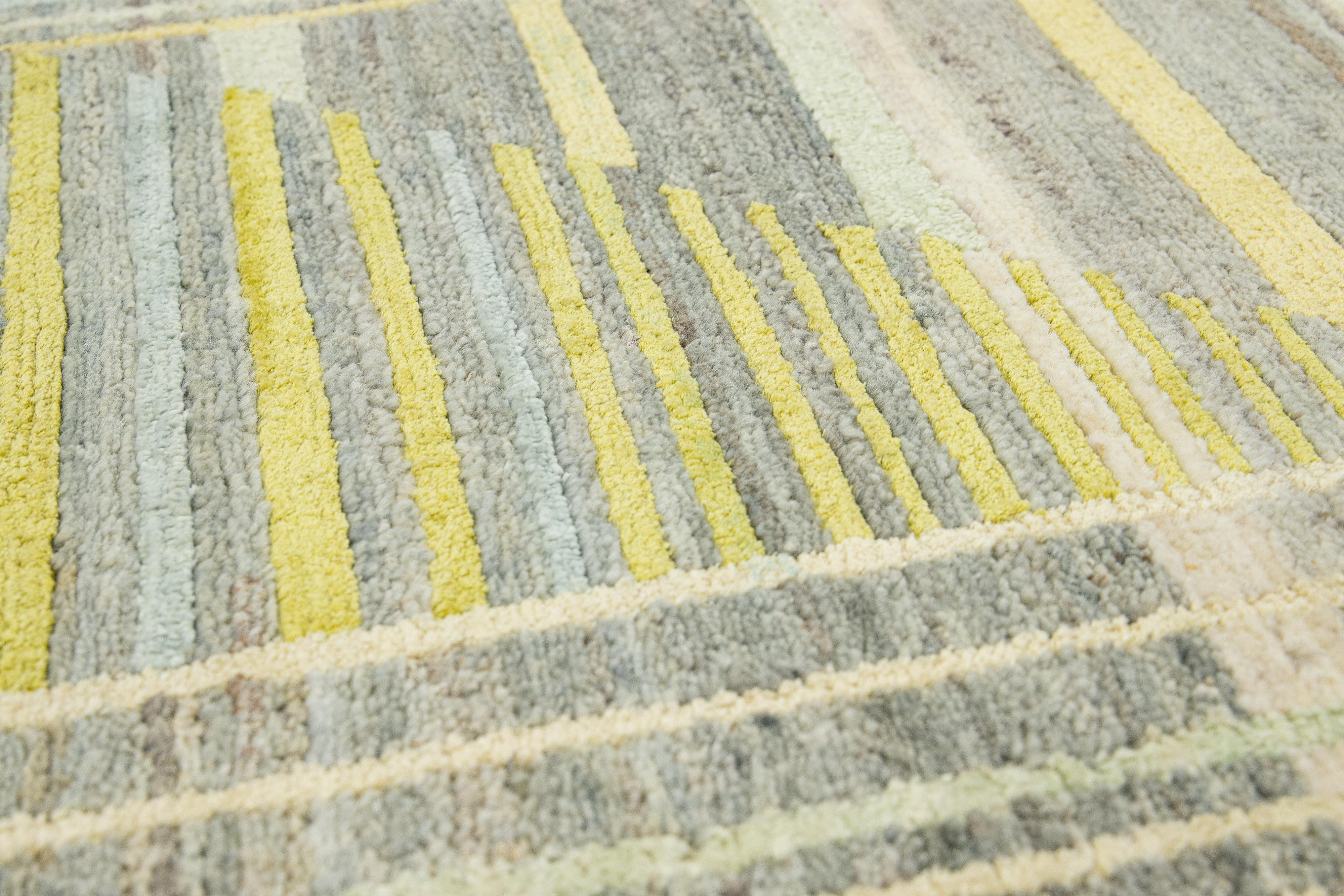 Modern Gray/Yellow Handmade Abstract Custom Wool & Silk Rug (Handgeknüpft) im Angebot