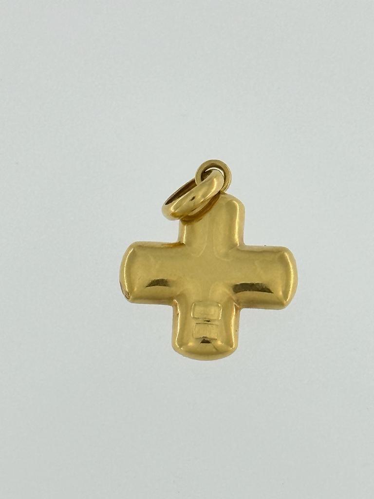 Modern Greek Style Cross 18 Karat Yellow Gold with Flower Motifs and Diamonds For Sale 1