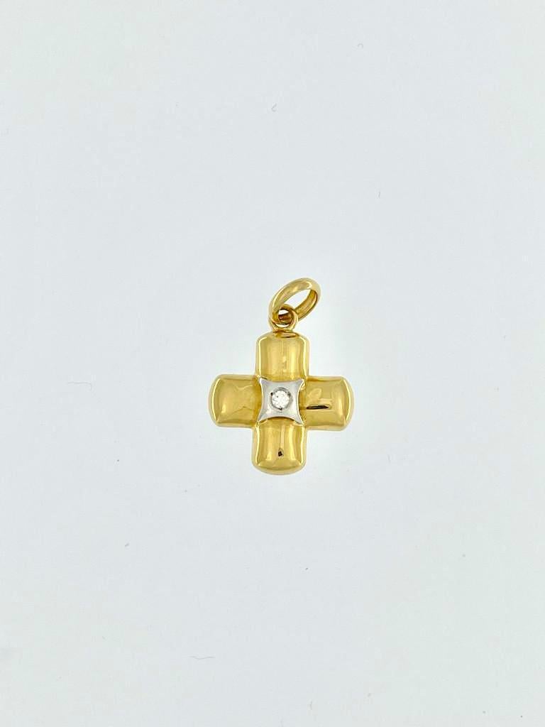 Modern Greek Style Cross in 18kt Yellow and White Gold with Diamond In Good Condition For Sale In Esch sur Alzette, Esch-sur-Alzette