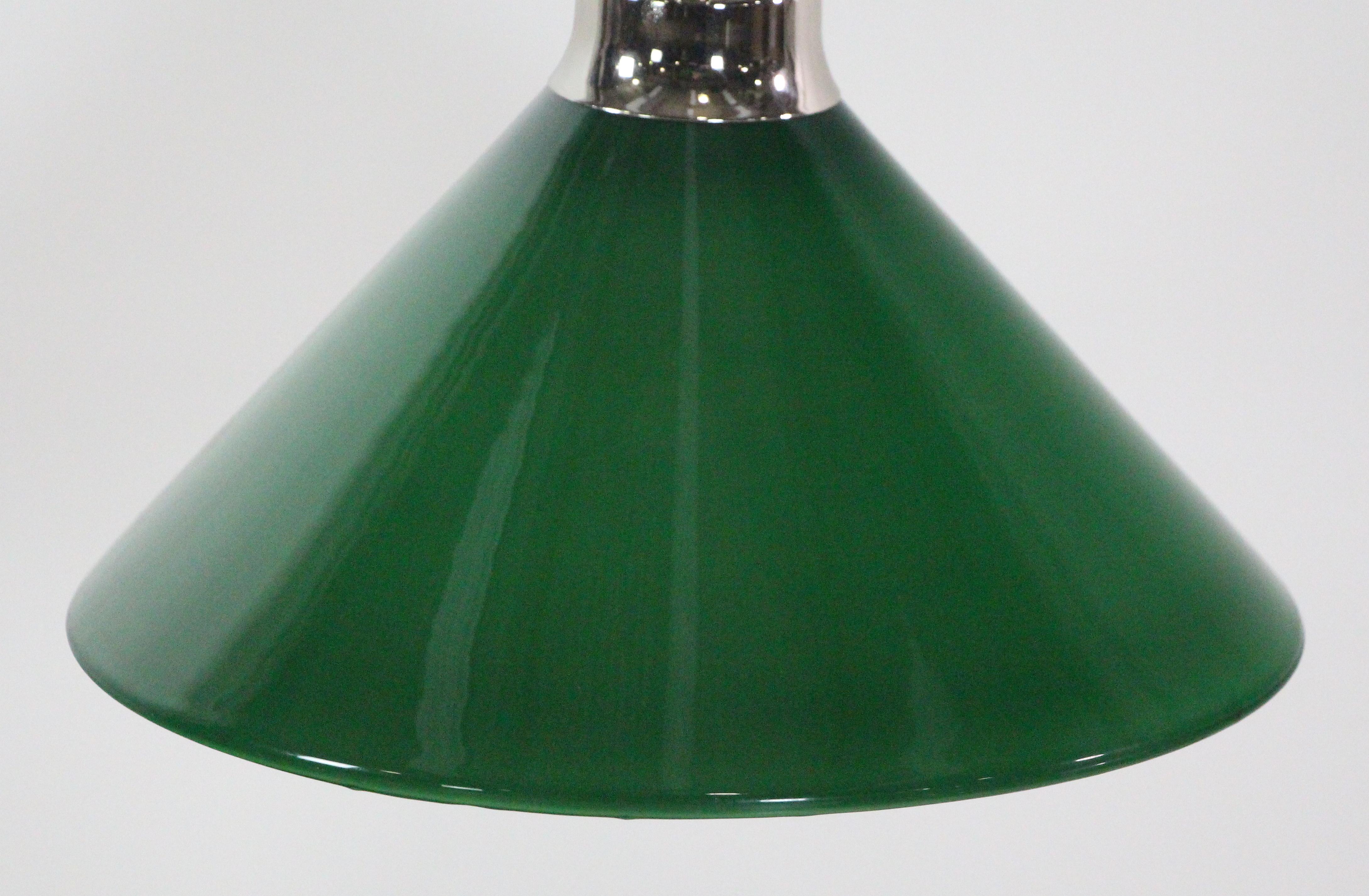Lampe à suspension moderne en verre autrichien vert et nickel Bon état - En vente à New York, NY