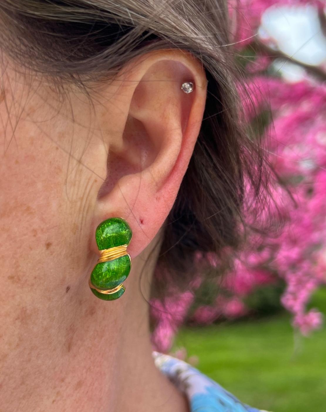 Women's or Men's Modern Green Enamel and 18k Yellow Gold Hoop Clip On Earrings 1960s For Sale