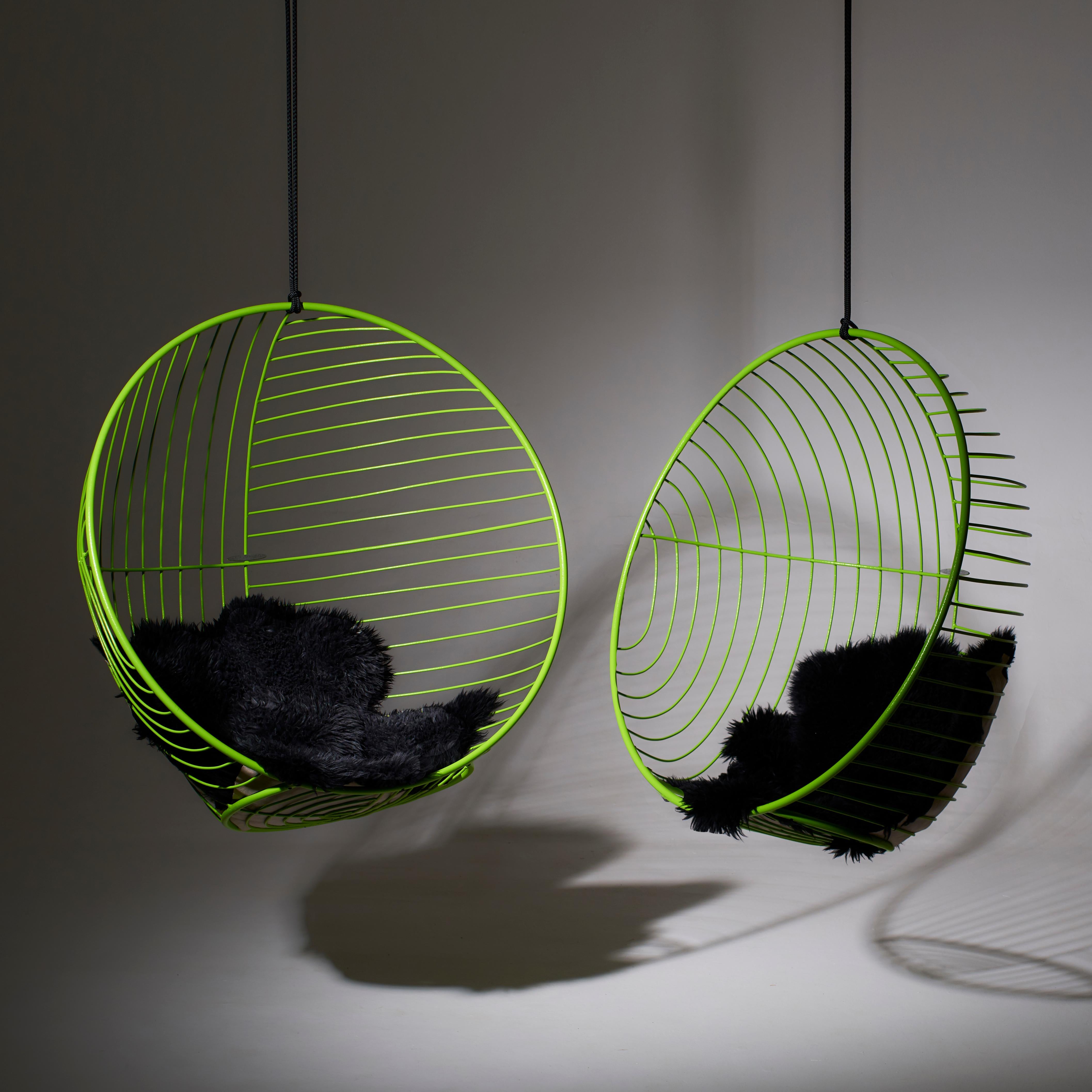 The BUBBLE hanging swing chairs’ round shape creates a cozy feel. The modern patterns are striking in its visual appeal. The chair has been designed to be very comfortable and relaxing. Ideal for ‘chilling’ in, reading a book or just hanging out.