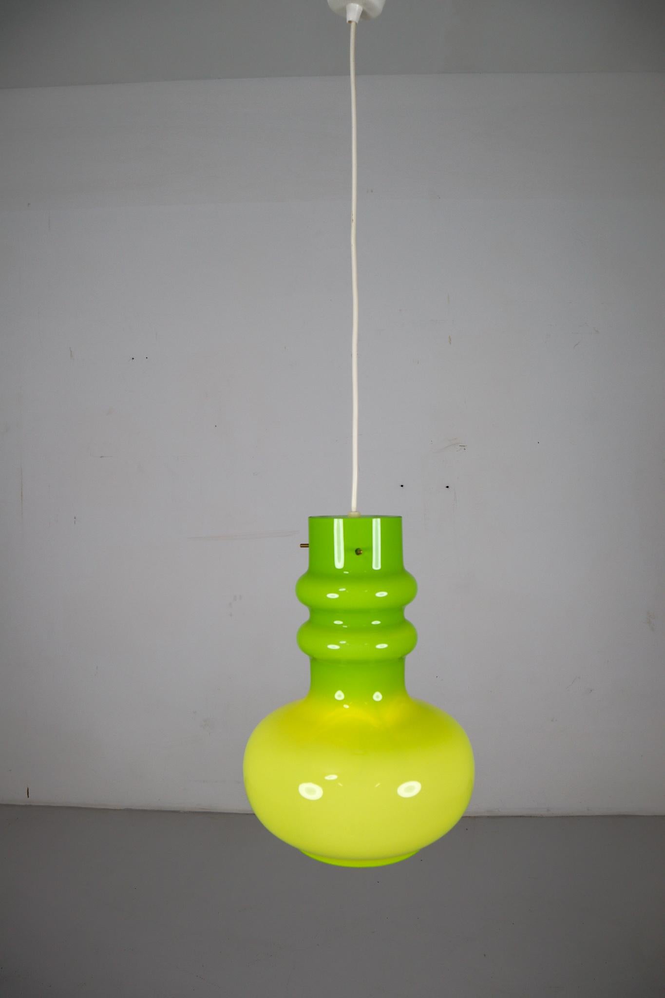 Modern Green Opaline Glass Pendant Lamp, Italy, 1970s In Good Condition In Almelo, NL
