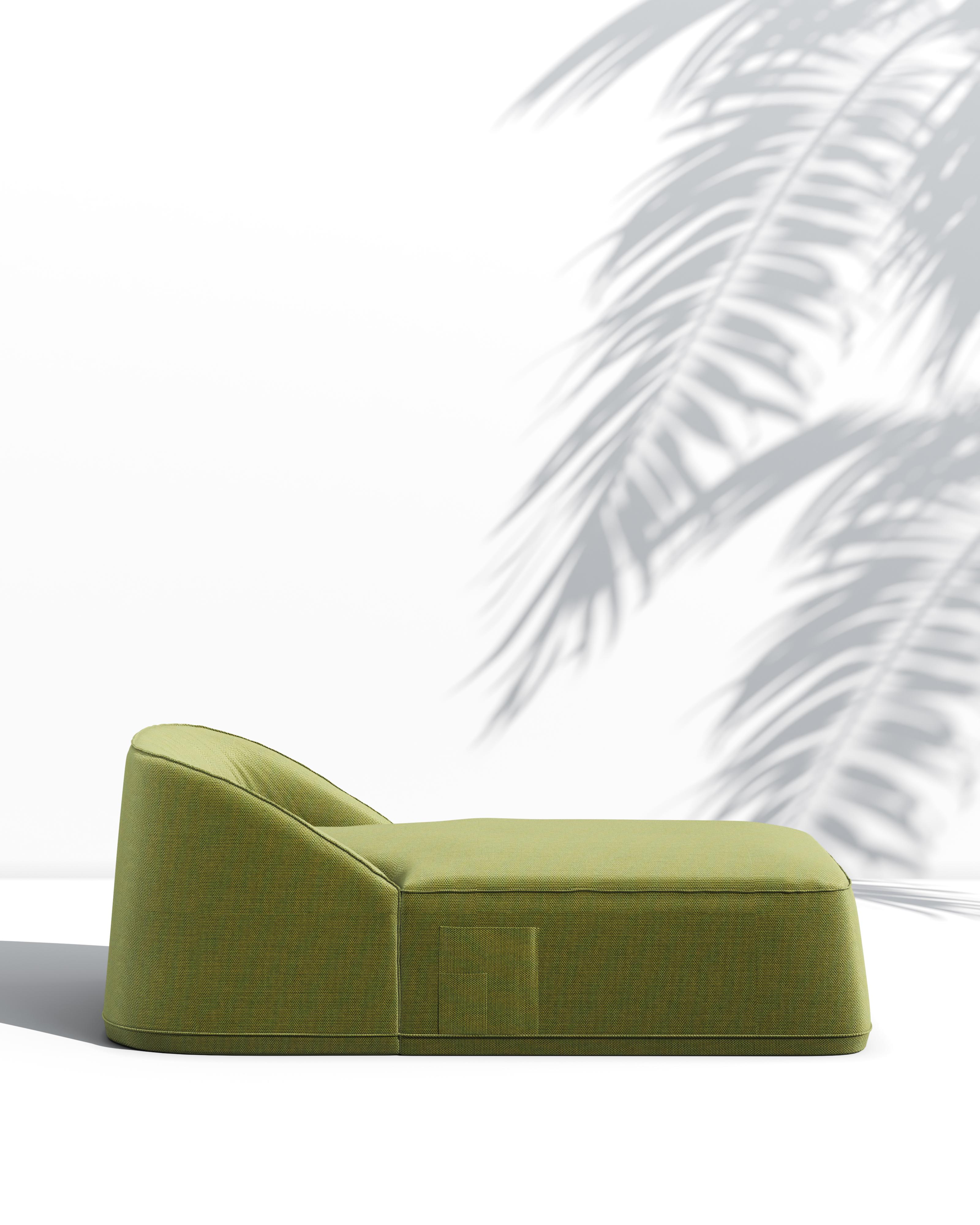 Modern Outdoor Sunbed Weather-Resistant Sunbrella Fabric Upholstery in Green In New Condition For Sale In Santo Tirso, PT