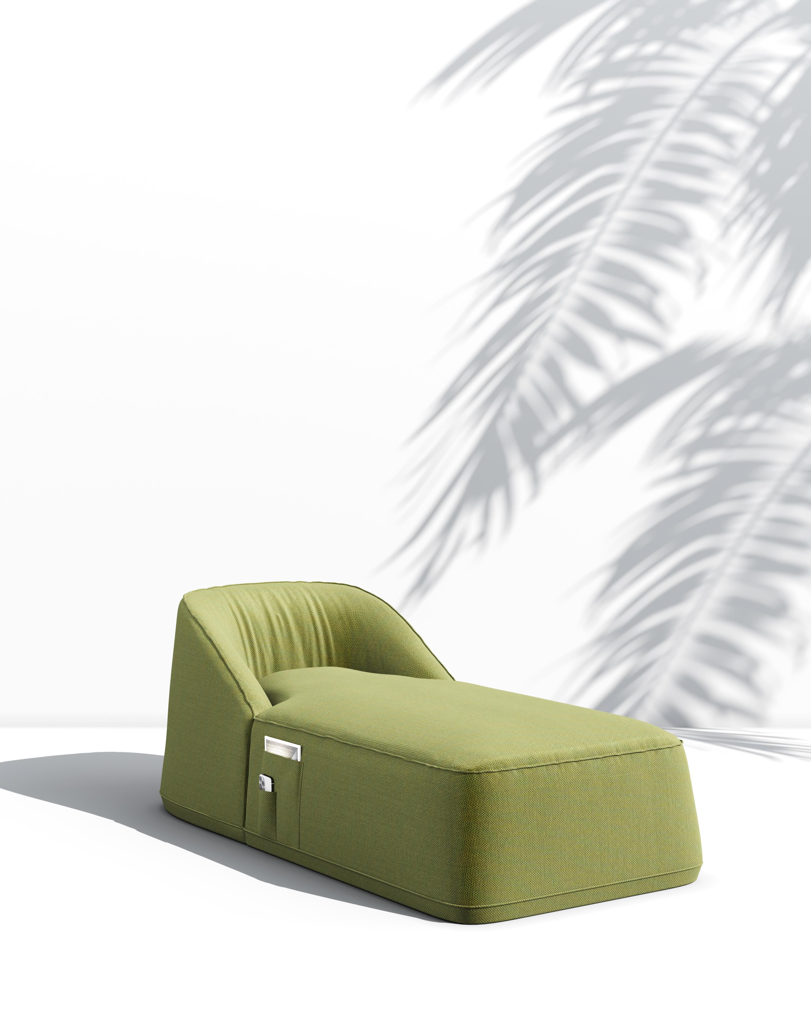 Contemporary Modern Outdoor Sunbed Weather-Resistant Sunbrella Fabric Upholstery in Green For Sale