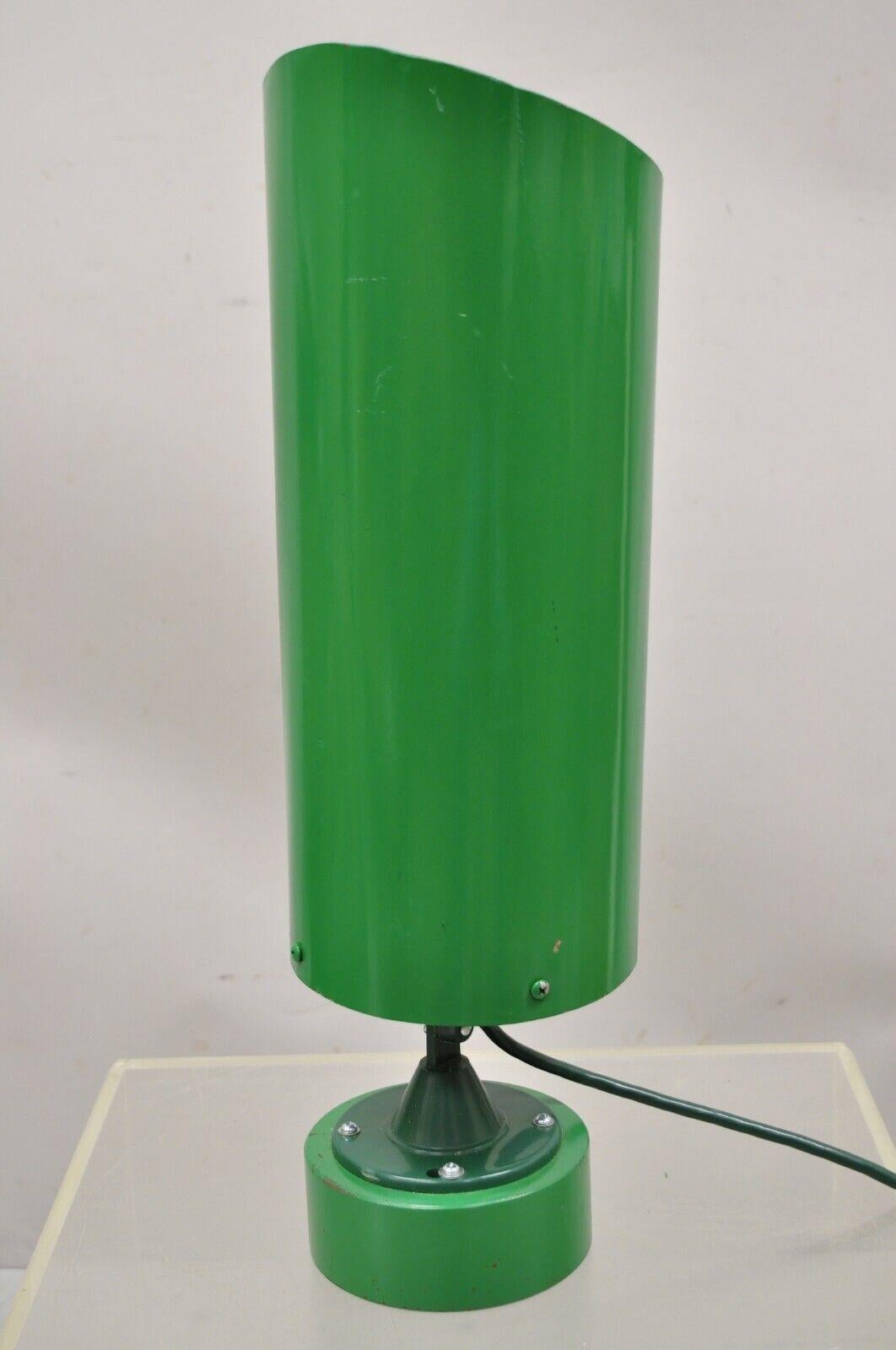 Modern Green Steel Metal Adjustable Spot Light Lamp Theater Production In Good Condition For Sale In Philadelphia, PA