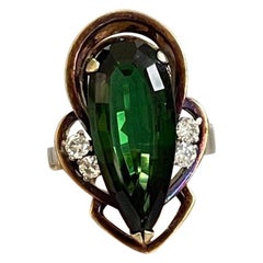 Modern Green Tourmaline and Diamond 14 Karat Yellow Gold Fashion Ring