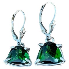 Modern Green Tourmaline Prong Set 14 Karat Yellow and White Gold Drop Earrings