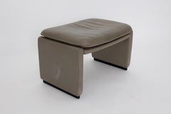 Pouf o sgabello moderno in pelle grigia De Sede anni '80 Svizzera