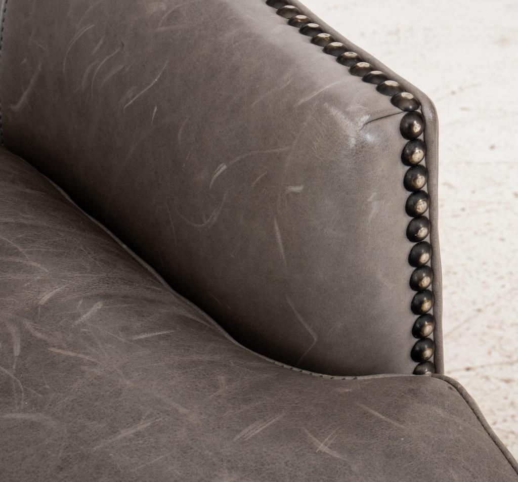 Moderner gepolsterter Sessel aus grauem Leder im Angebot 5