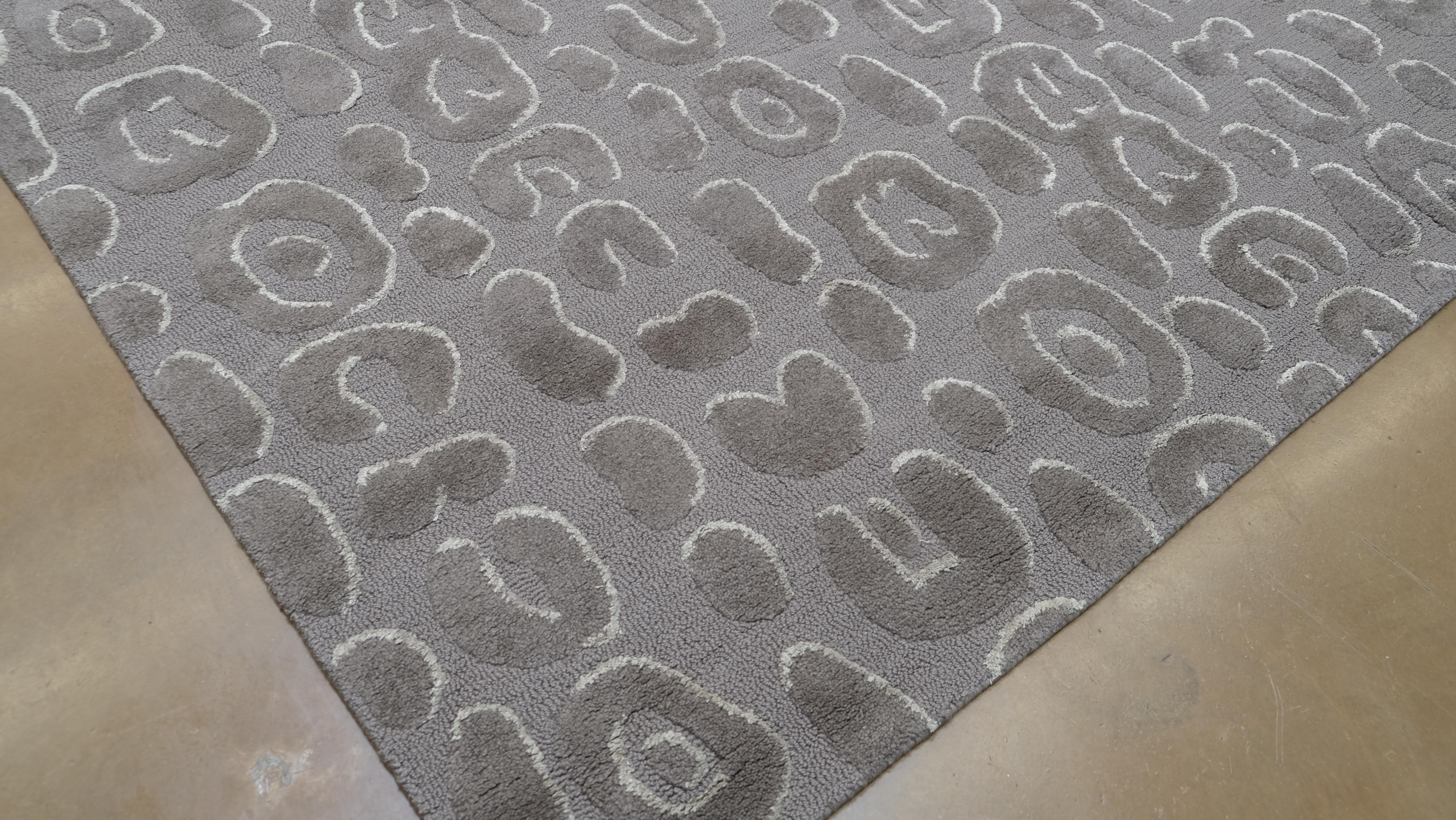 Tapis moderne gris à motif léopard 9'x12' en vente 5