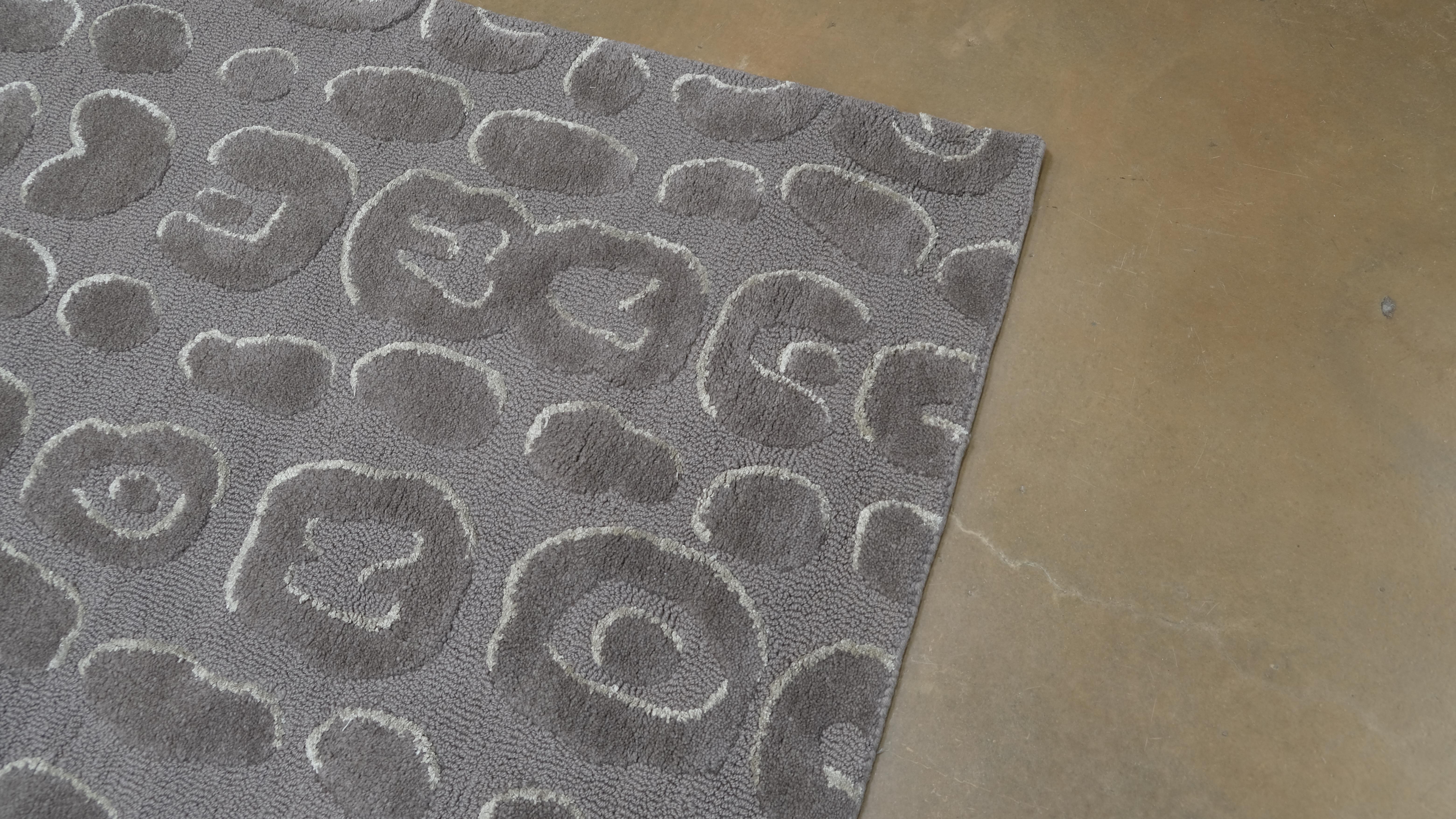 Tapis moderne gris à motif léopard 9'x12' en vente 1