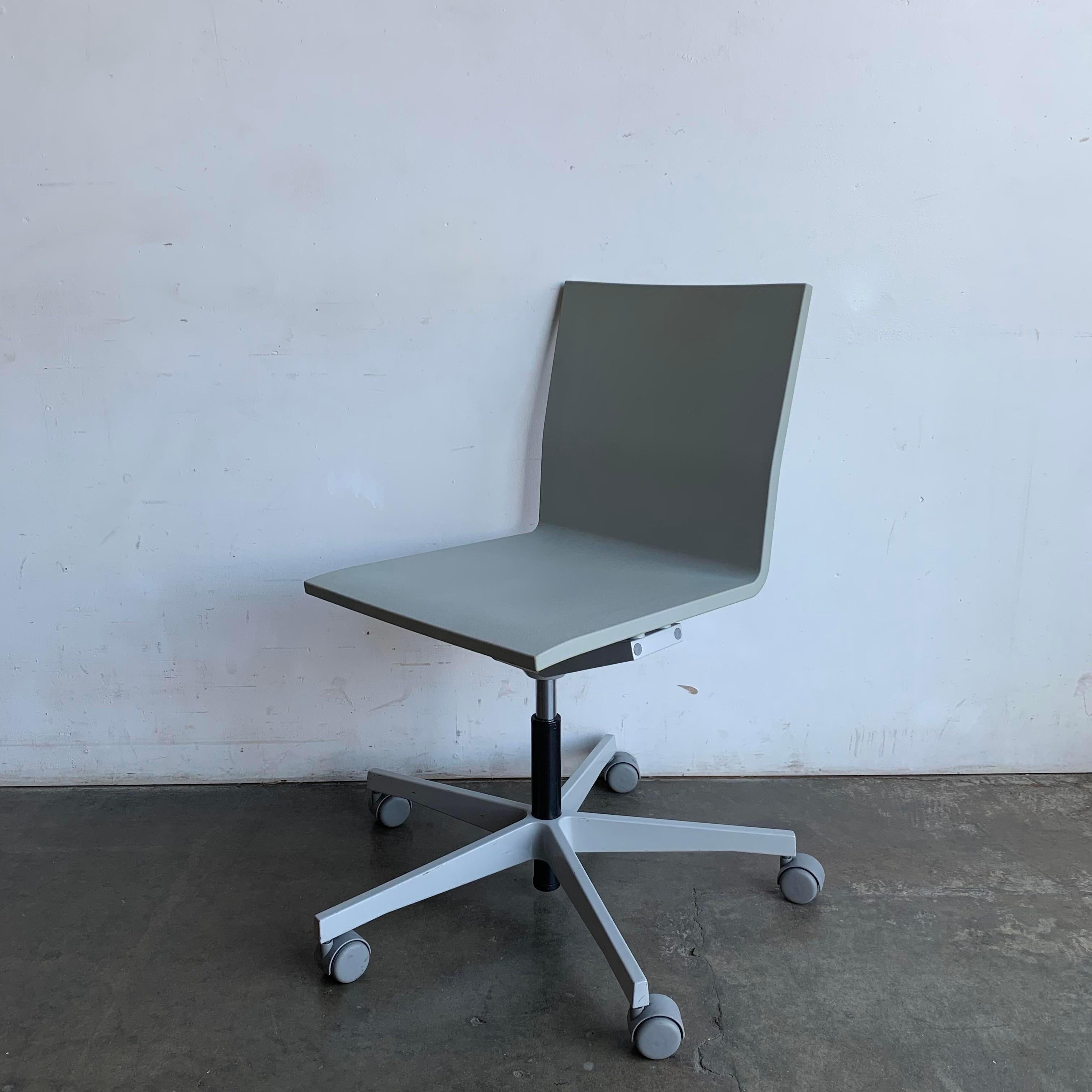 Plastic Modern Grey Vitra 0.4 Chair