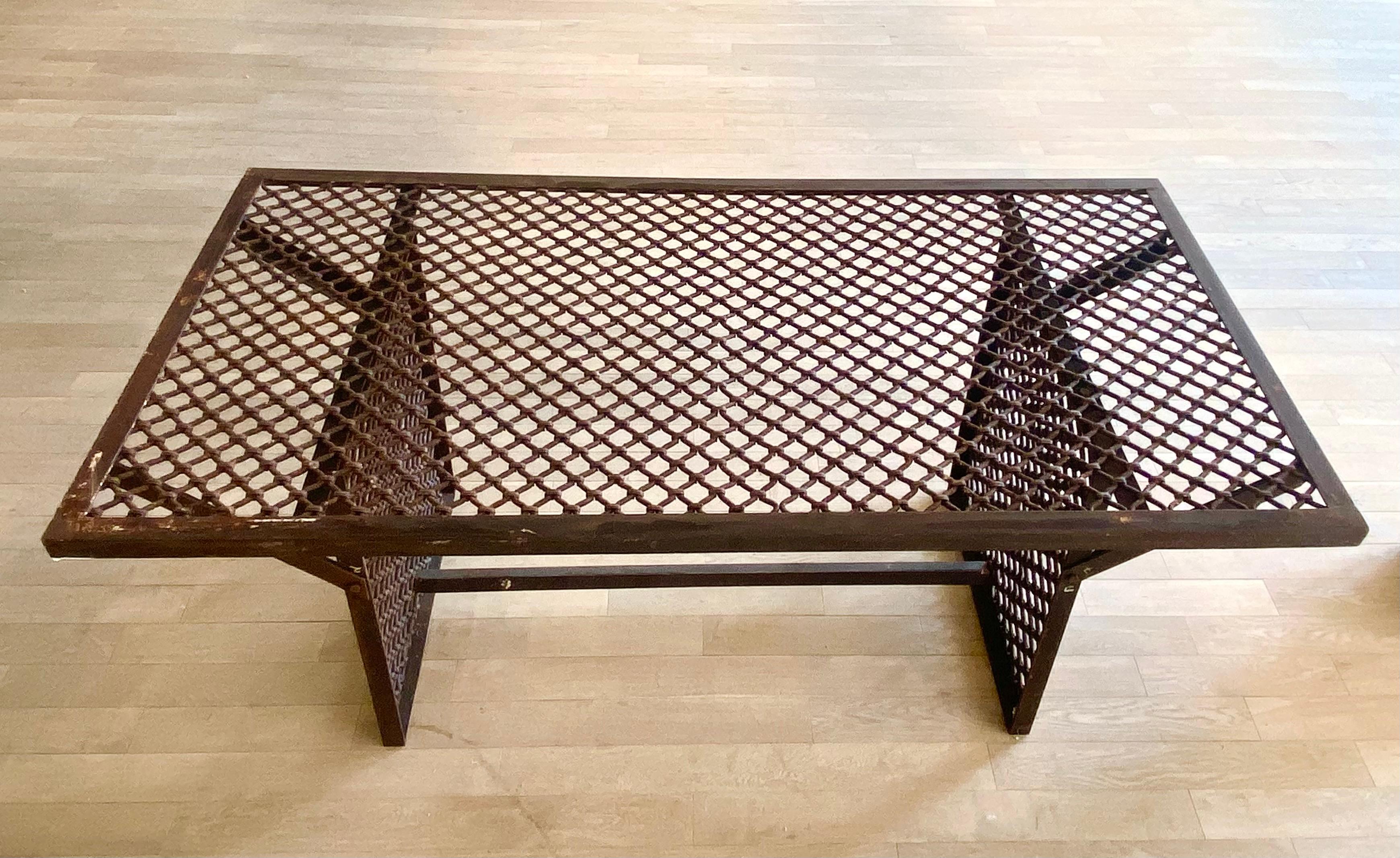 European Modern grill-work iron table For Sale