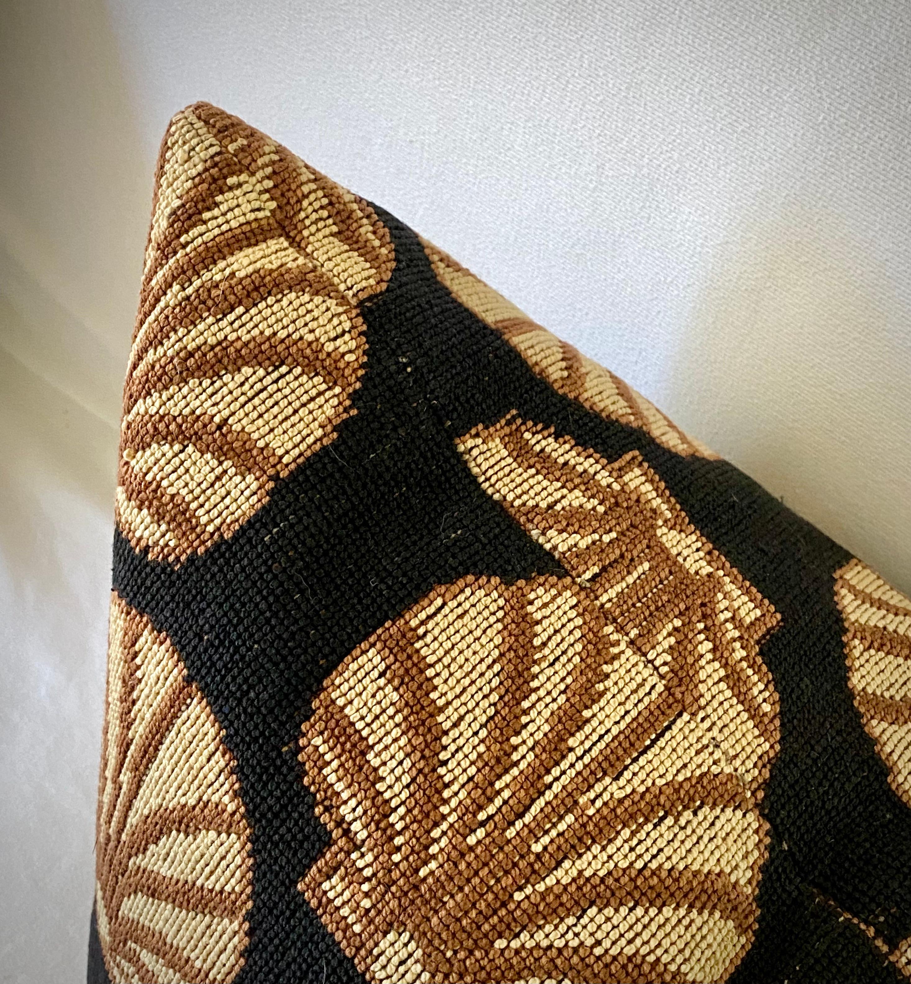 Fabric Modern Gros Point Pair of Pillows, in Black with Tan Sea Shell Motive For Sale