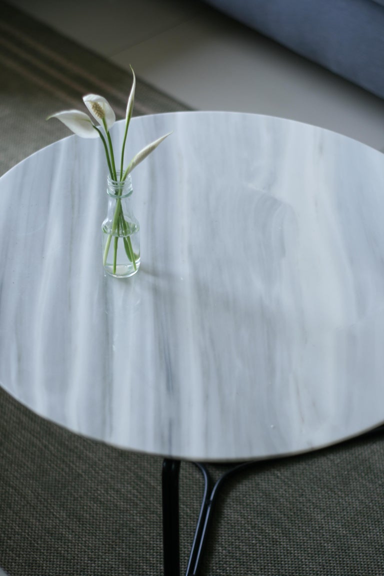 Polished Modern Guatemala White Marble Coffee or Side Table Metal Base in Black For Sale
