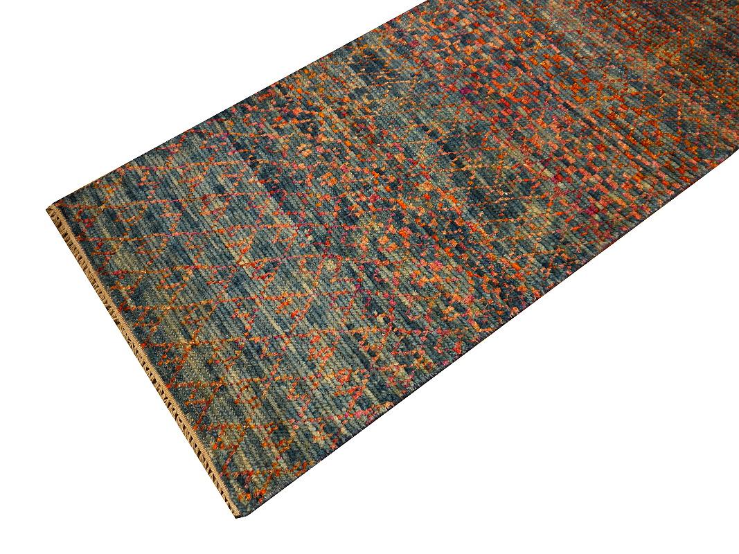 Modern Hallway Runner Design Rug Hand Knotted Wool and Silk Djoharian Collection For Sale 5