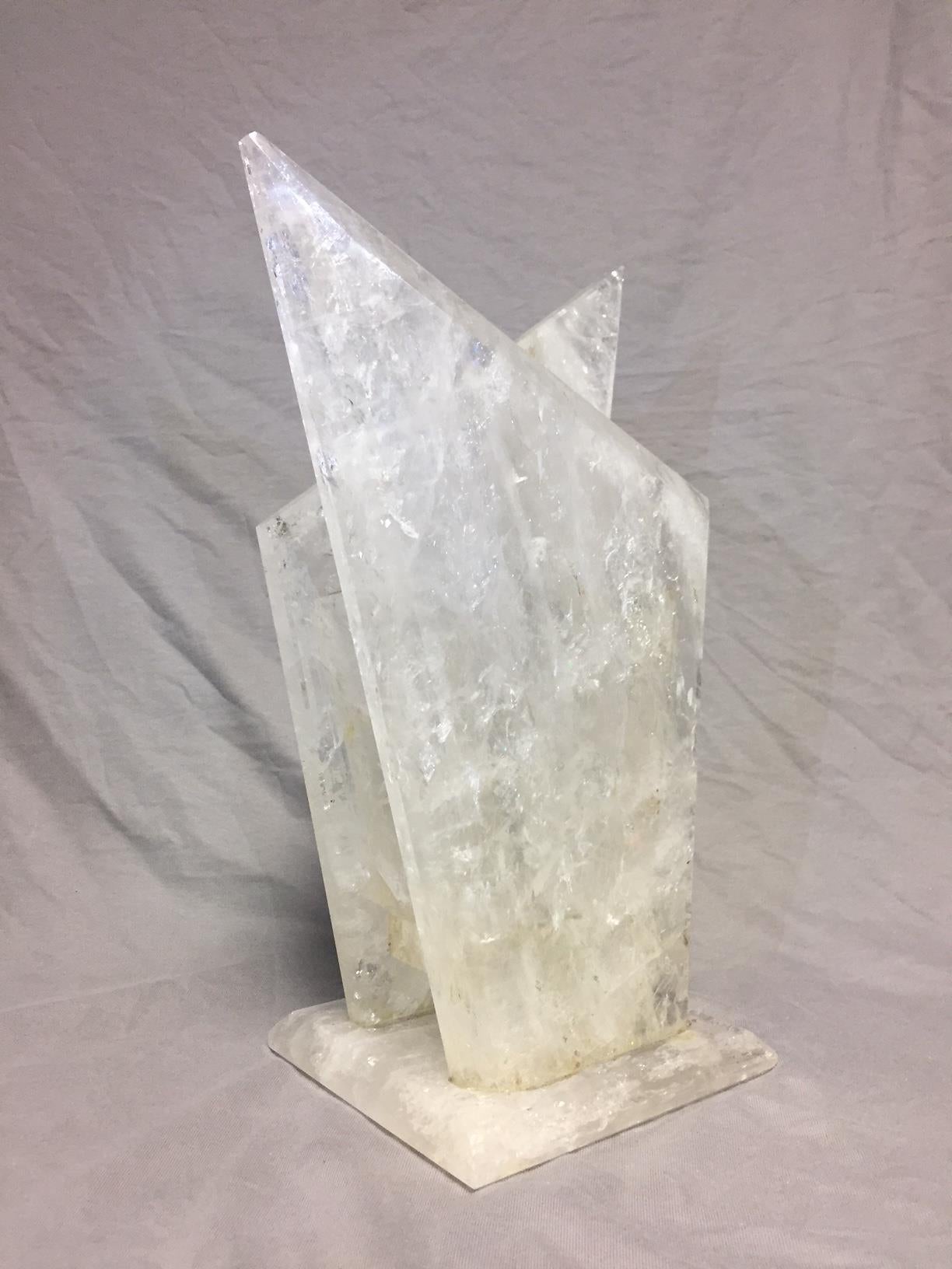 Vase moderne en cristal de roche sculpté à la main Bon état - En vente à Cypress, CA