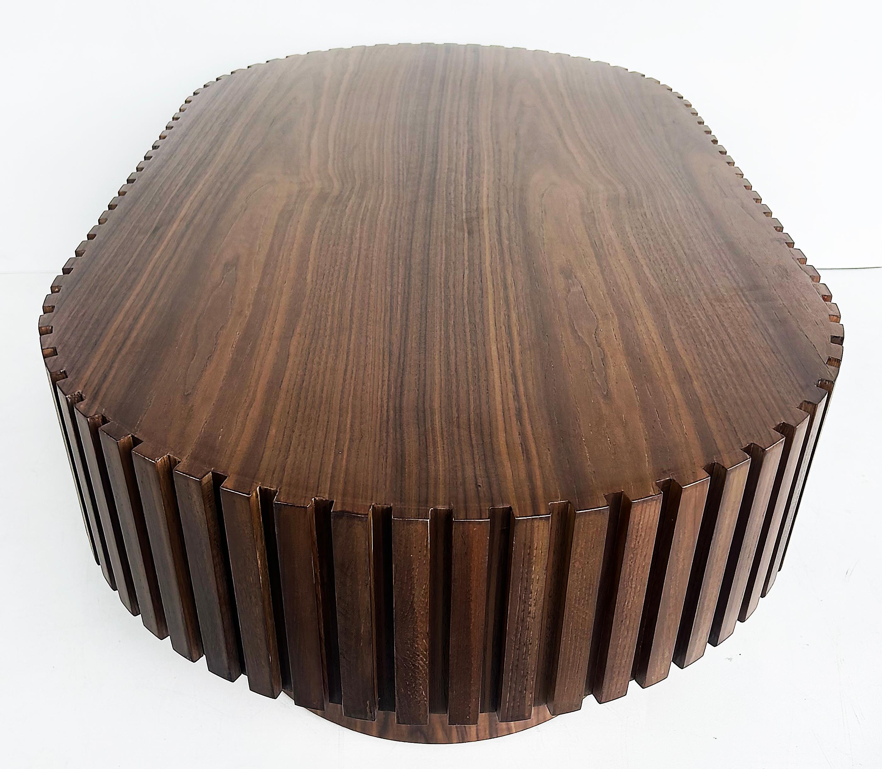 Table basse/table basse ovale moderne fabriquée à la main et posée sur un piédestal Bon état - En vente à Miami, FL