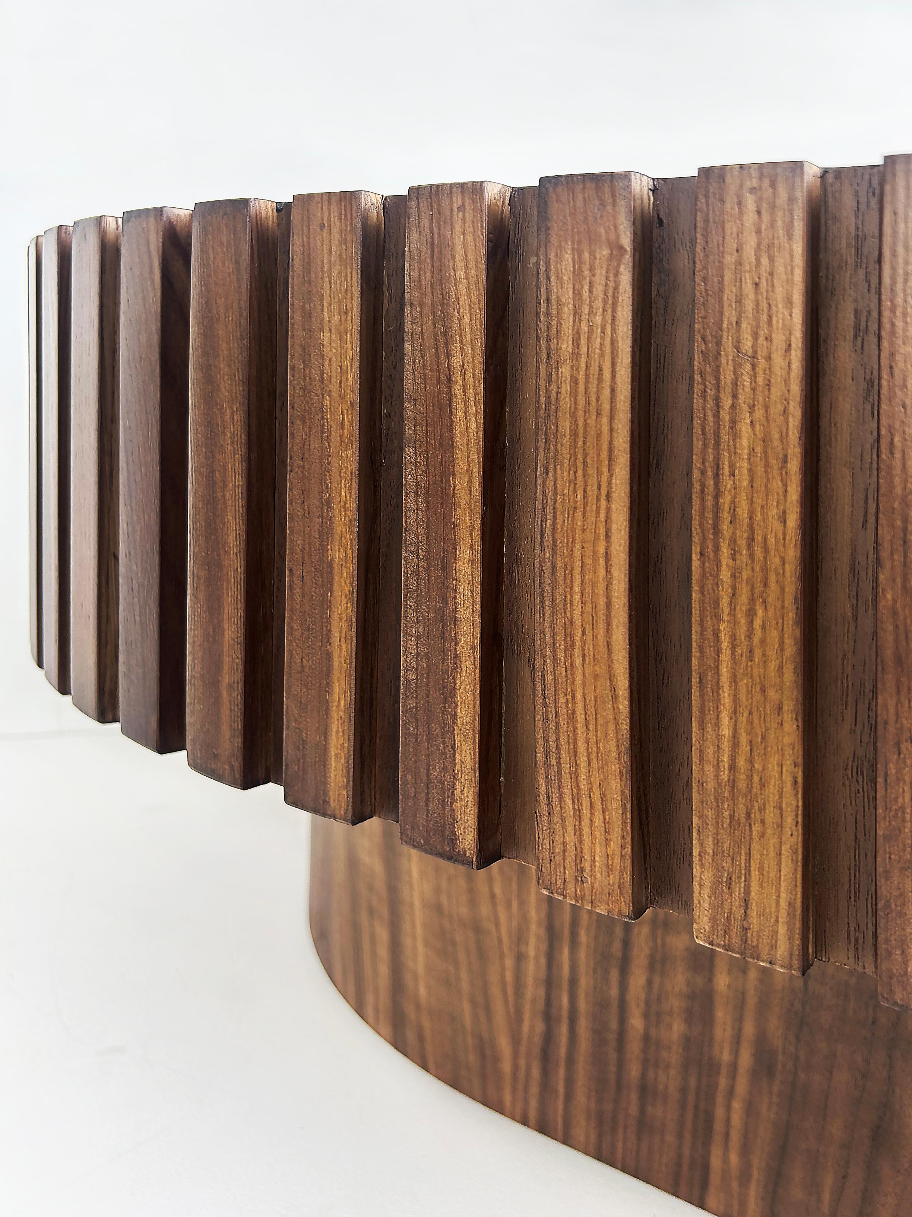 Table basse/table basse ovale moderne fabriquée à la main et posée sur un piédestal en vente 1