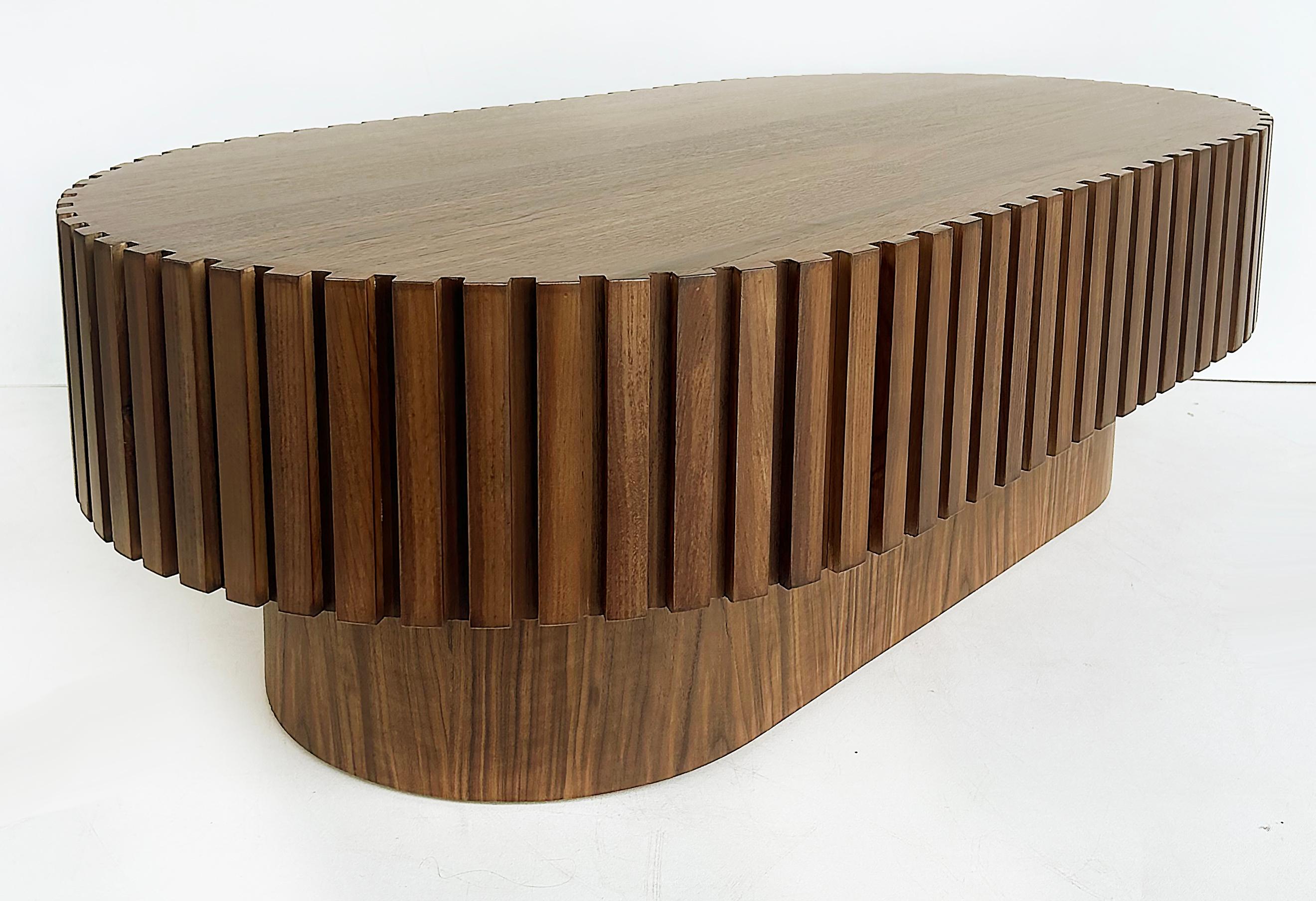 Table basse/table basse ovale moderne fabriquée à la main et posée sur un piédestal en vente 2
