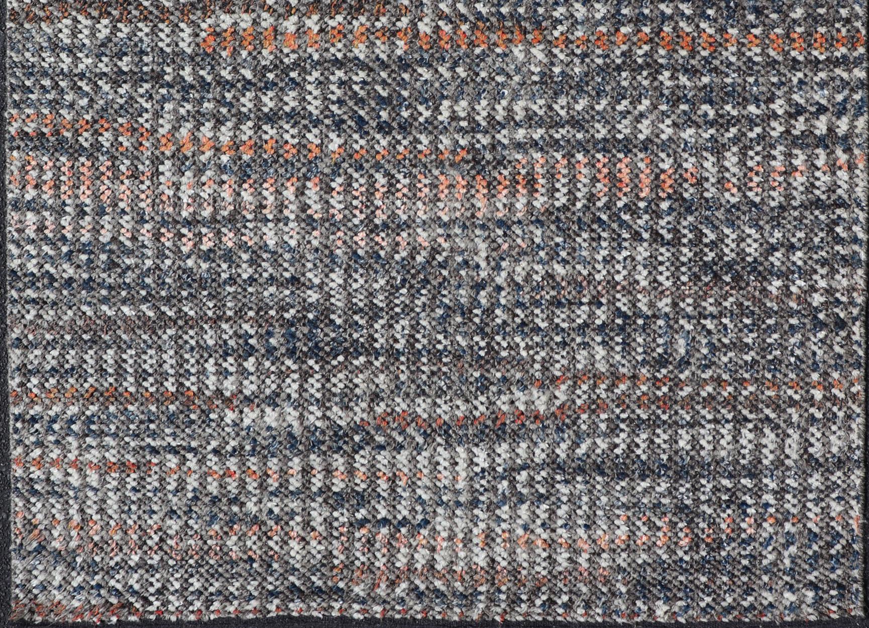 Mesures 4'8 x 9'11 

Cette pièce intéressante présente un champ d'ébène foncé, magnifiquement mélangé avec de l'orange, du rouge, du gris et de la crème. Comme beaucoup de tapis modernes, cette pièce n'a pas de bordure. Les fabricants de tapis de