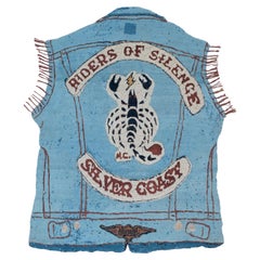 Alfombra moderna anudada a mano Biker Jacket en tonos azul bebé de Julien Jaca (L)