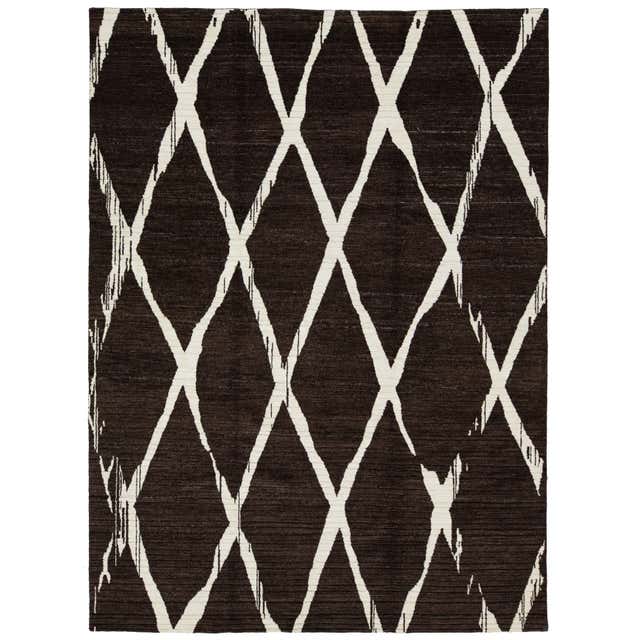 Modern Abstract Hand-Tufted Wool Rug in Brown For Sale at 1stDibs