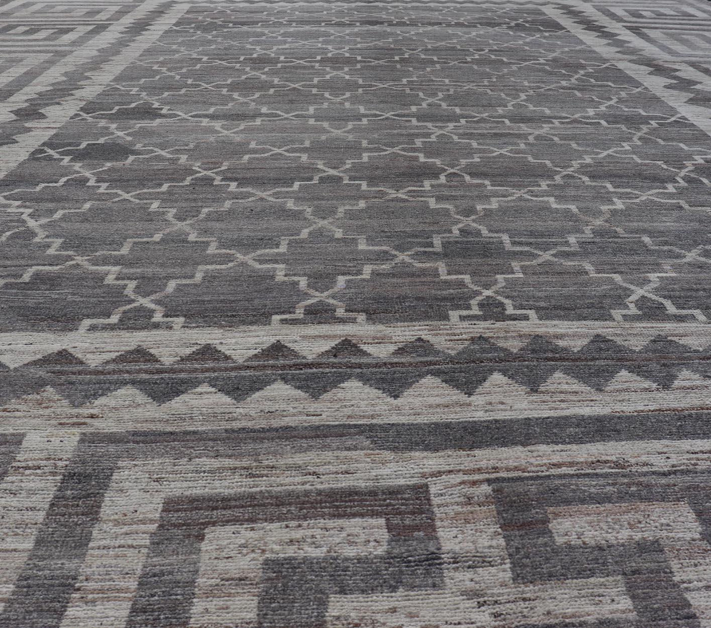 The Moderns Rug Khot/One en laine, noué à la main, avec motifs subgéométriques et clés grecques en vente 3